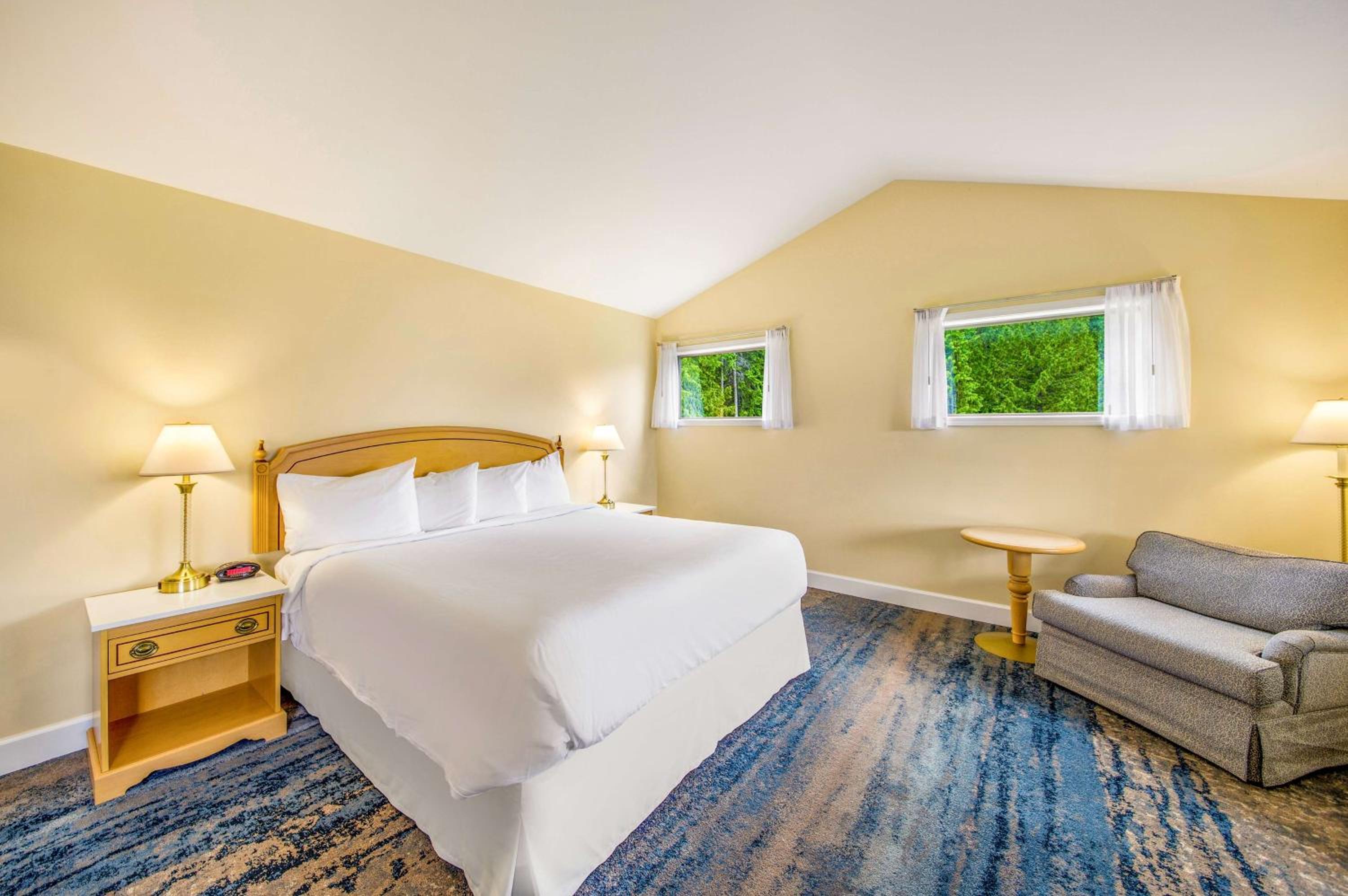 King Suite with Sofa Bed and Hot Tub - Balcony/Lake View/Non-Smoking photo 1