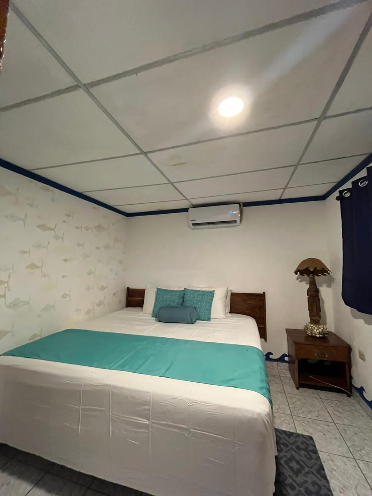 Habitación Estándar con Dos Camas y Baño Compartido