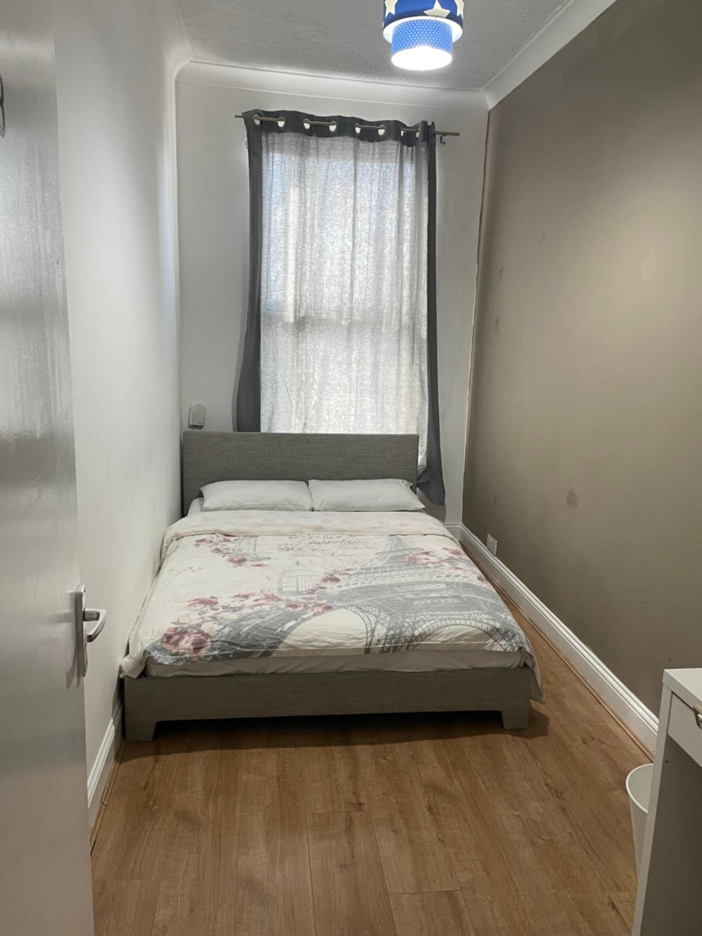 Single Room with Shared Bathroom photo 1