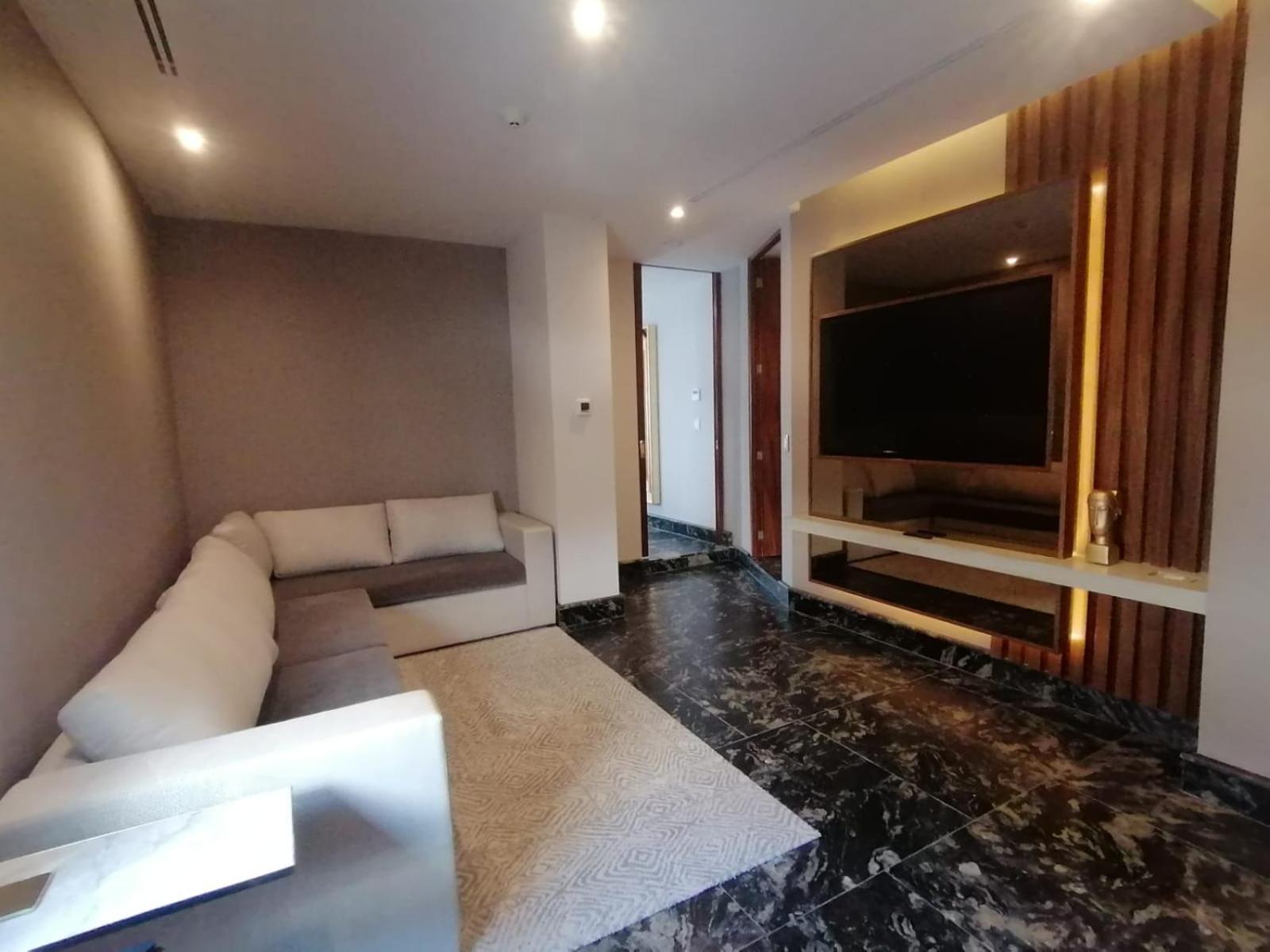 Superior Suite - Photo 5