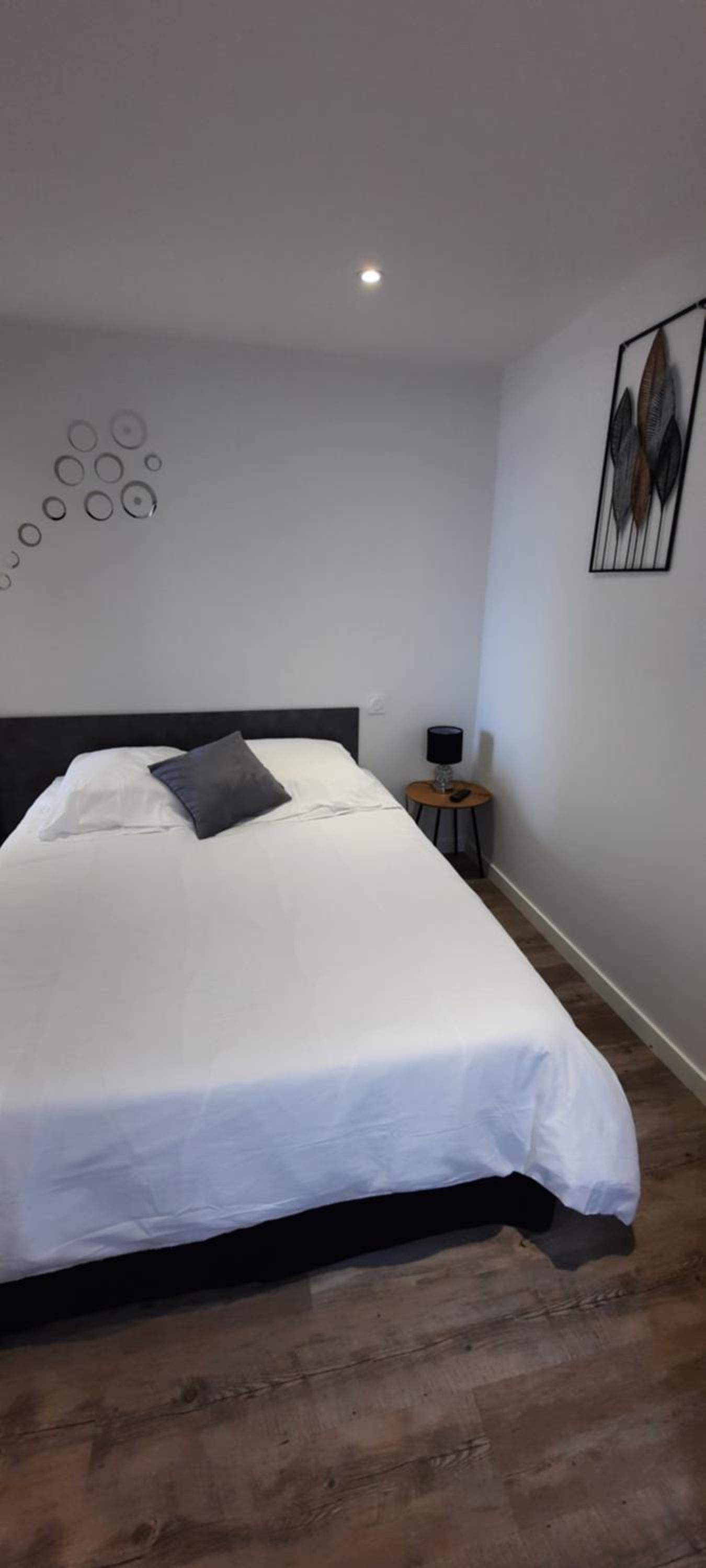 One-Bedroom Apartment - Photo 17
