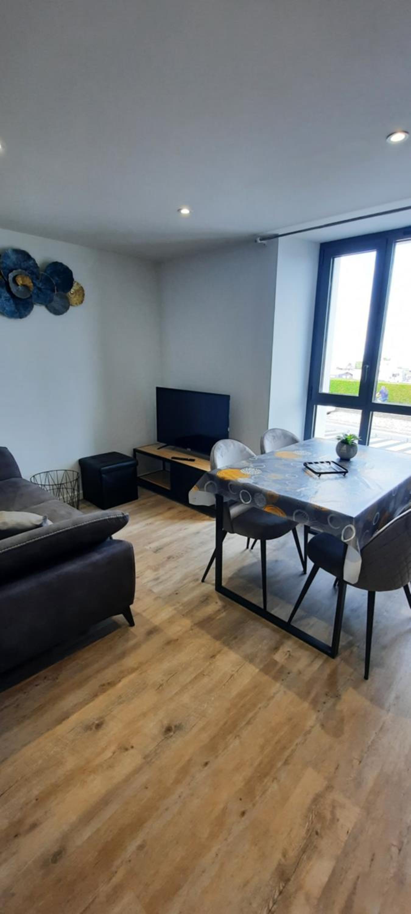 One-Bedroom Apartment - Photo 13