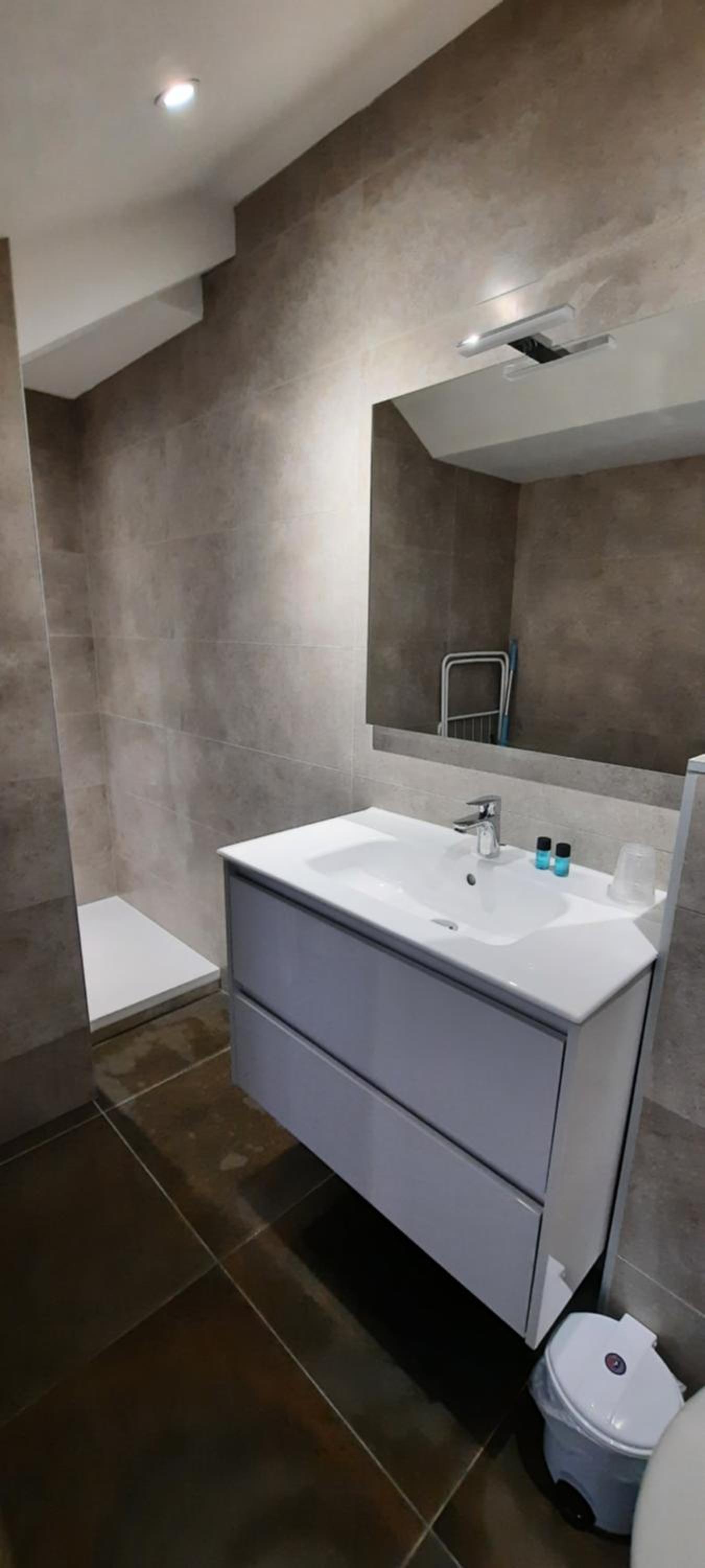 One-Bedroom Apartment - Photo 11