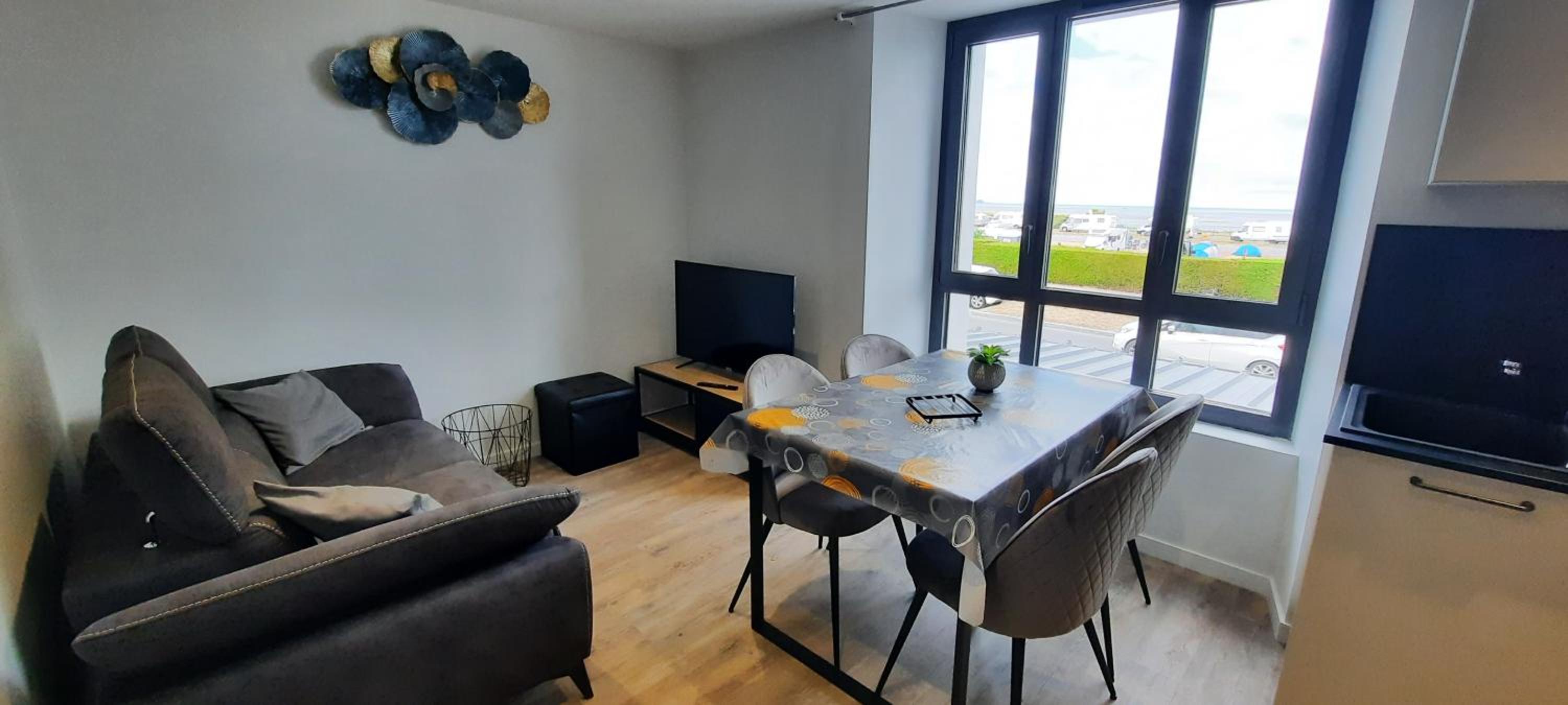 One-Bedroom Apartment - Photo 8