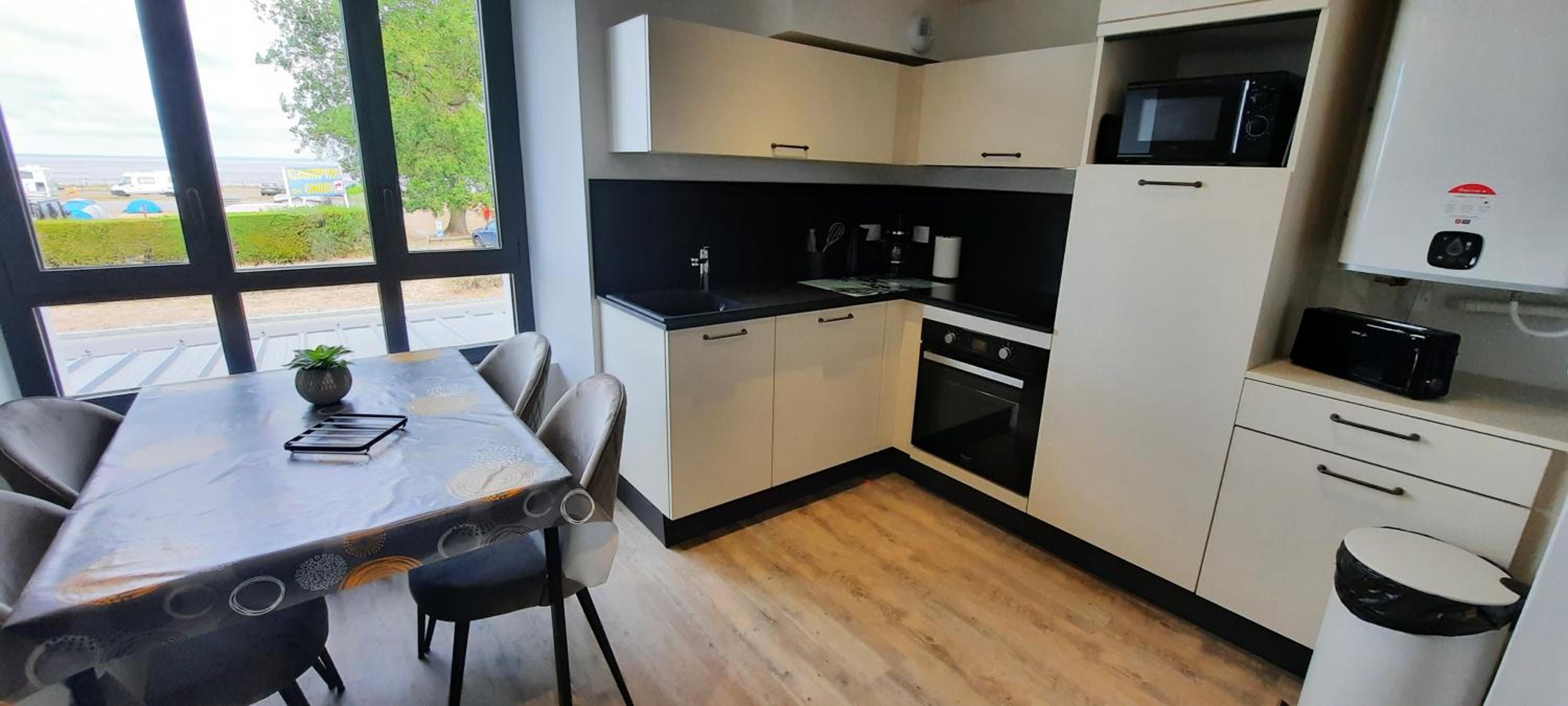 One-Bedroom Apartment - Photo 4