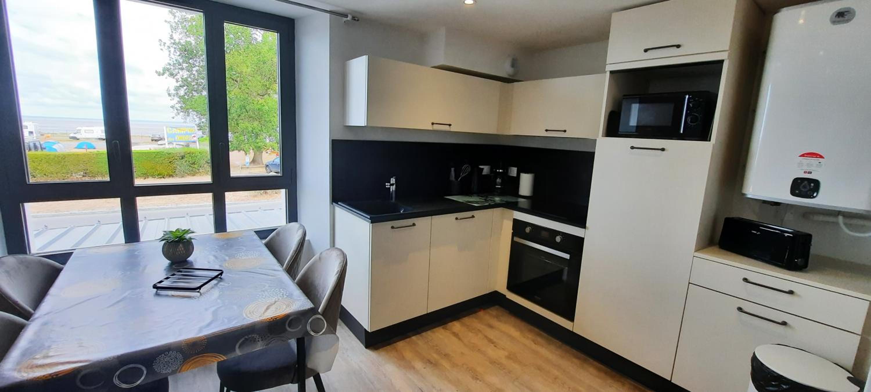 One-Bedroom Apartment - Photo 3