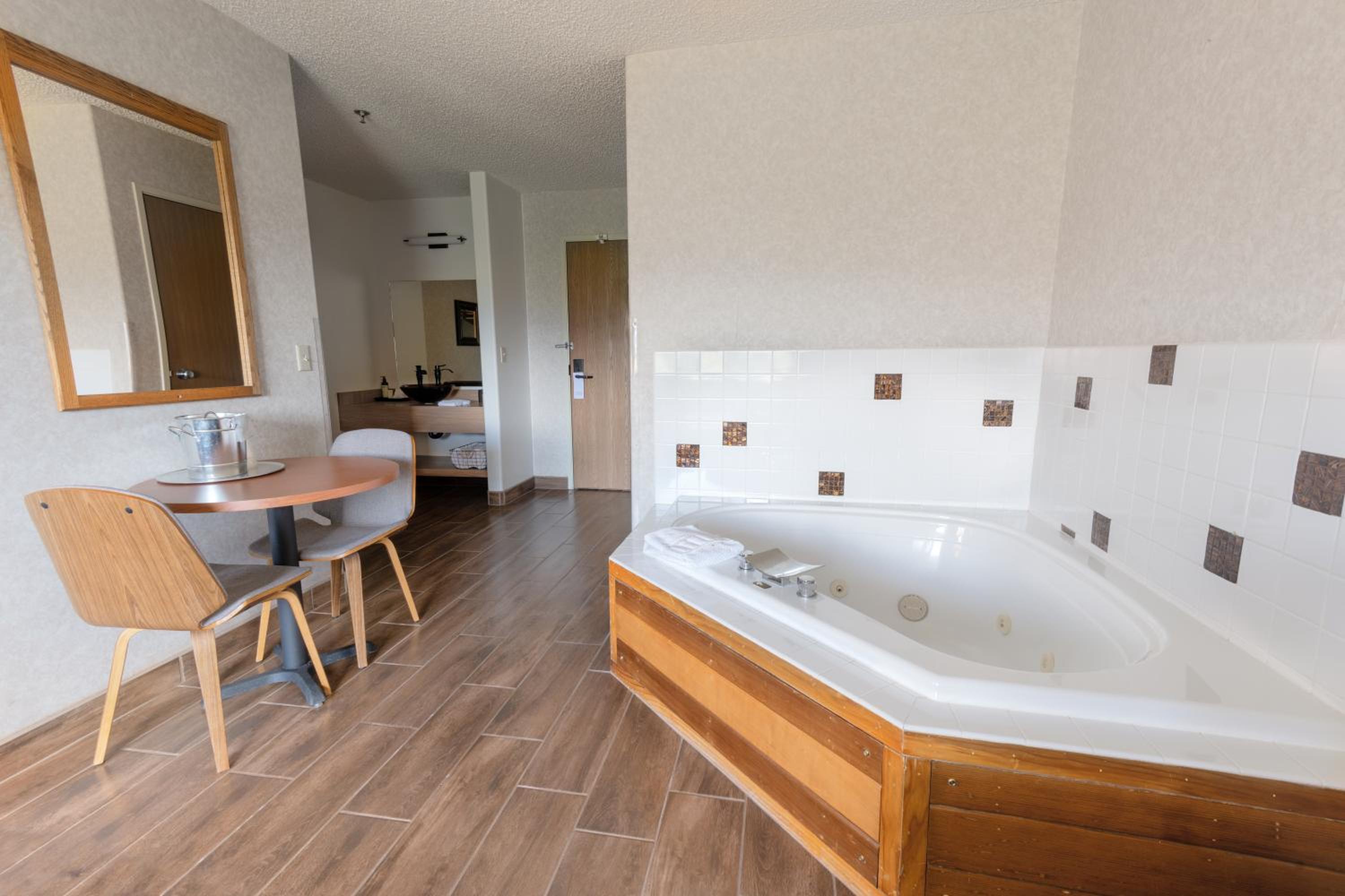 Junior Suite with Mountain View - Photo 5