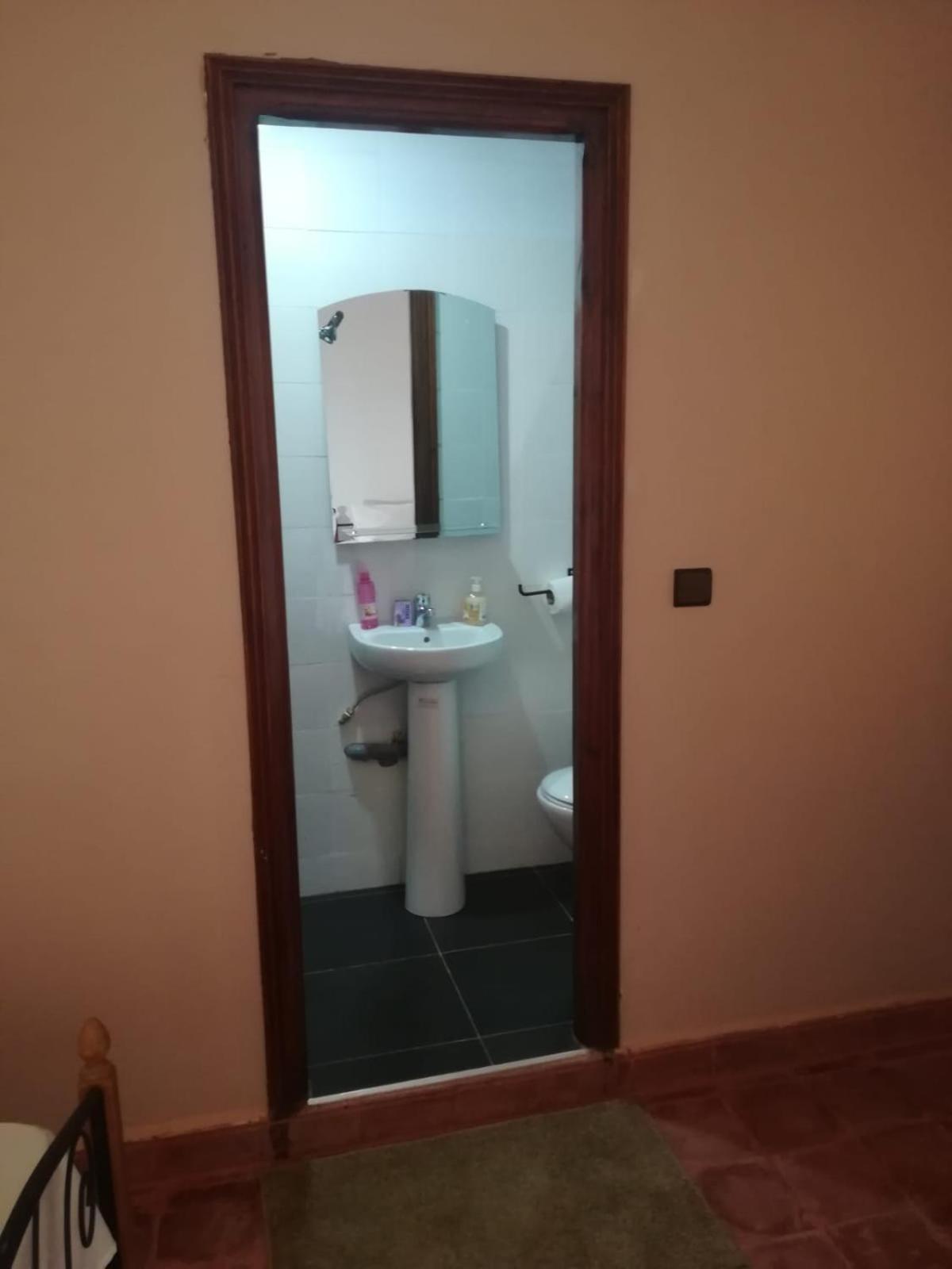 Double Room with Private Bathroom - Photo 15