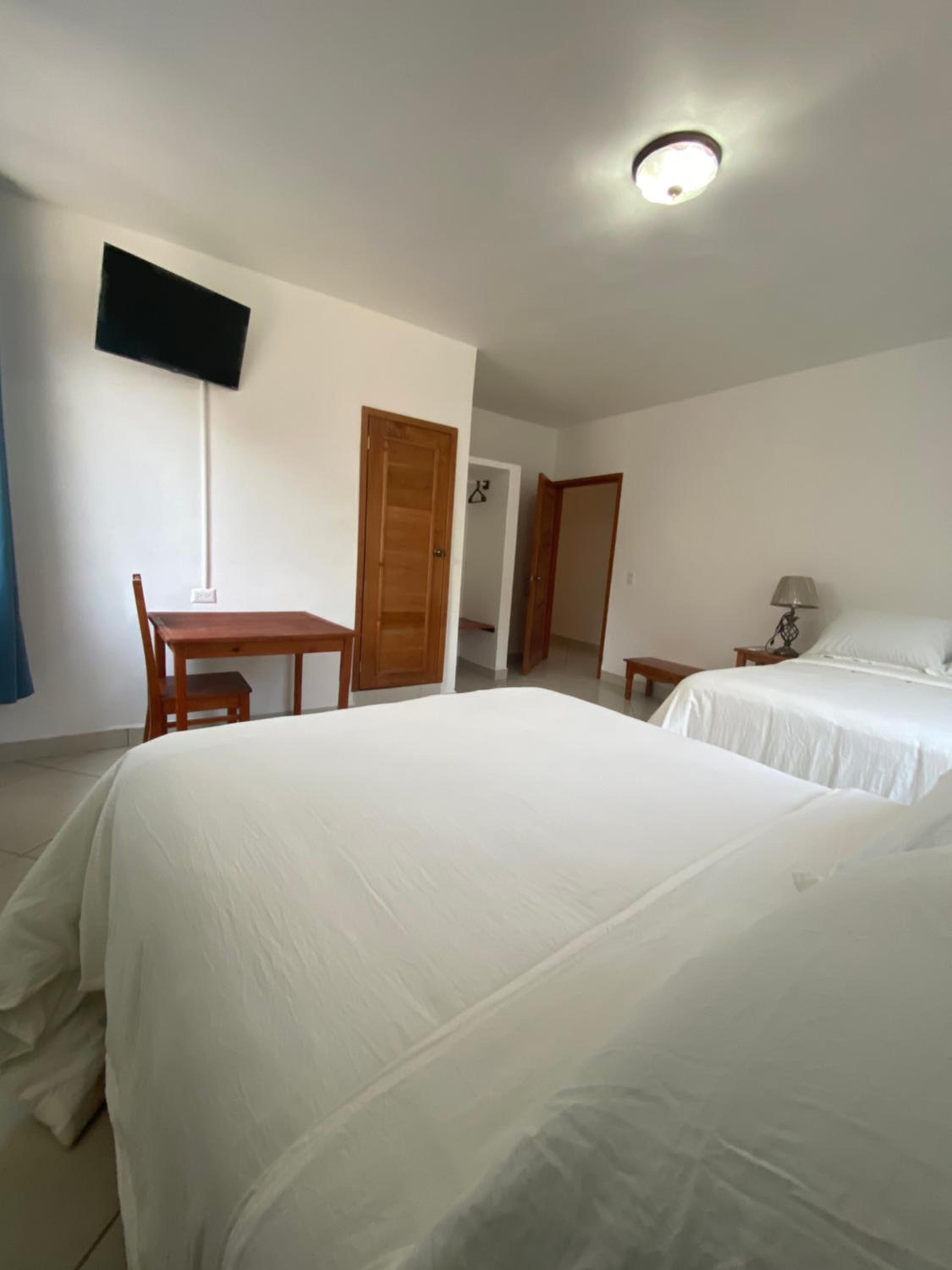 Standard Twin Room - Photo 5