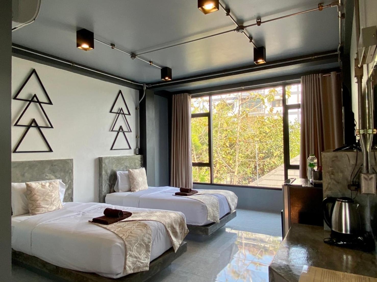 Twin Room with Pool View photo 1