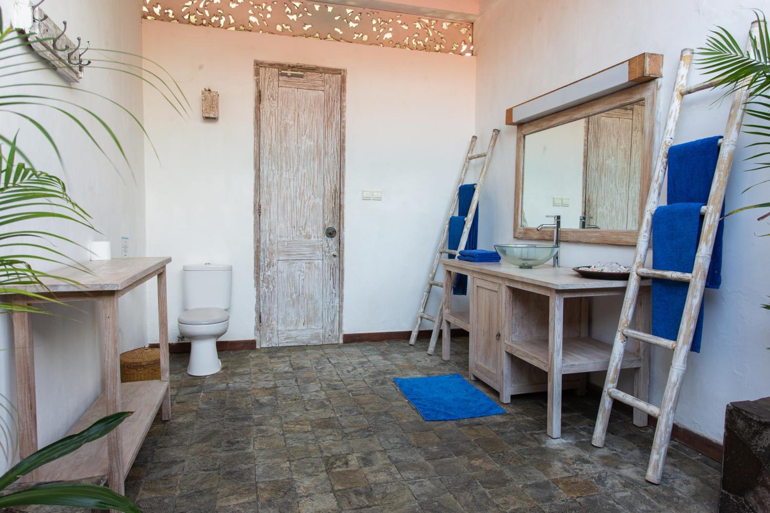 Three-Bedroom Villa - Photo 8