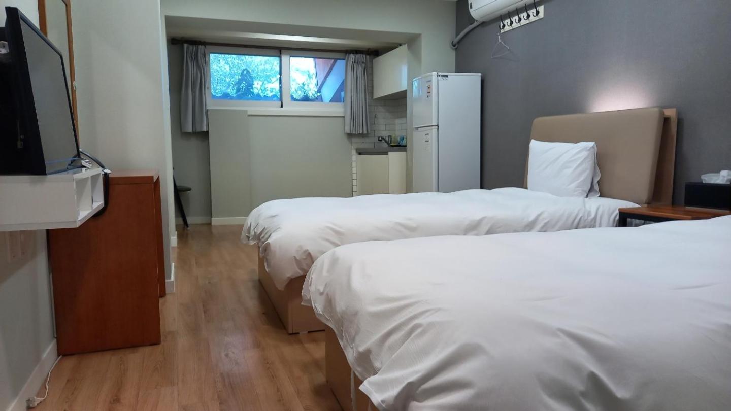 Single Twin Room