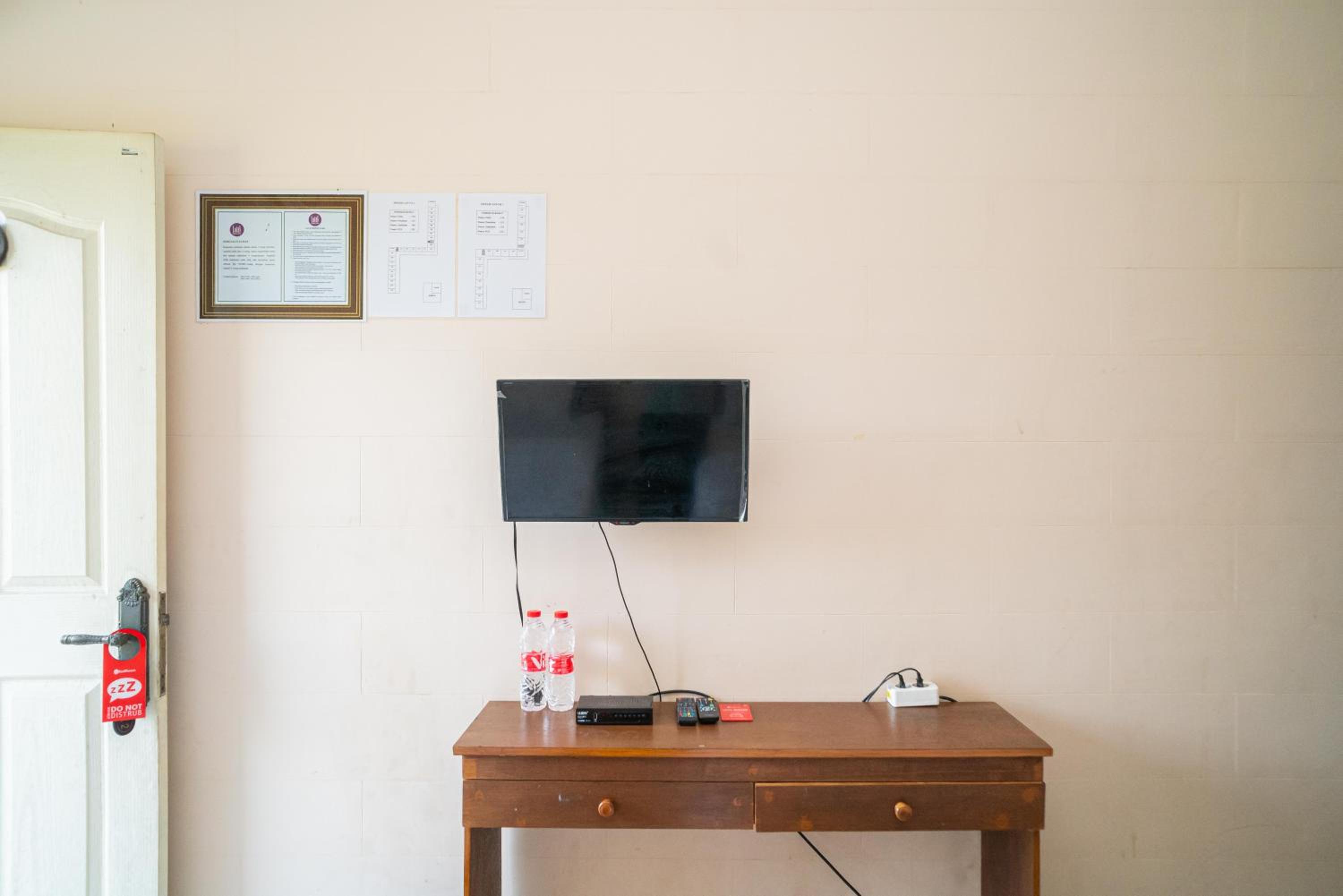 Standard Twin Room - Photo 5