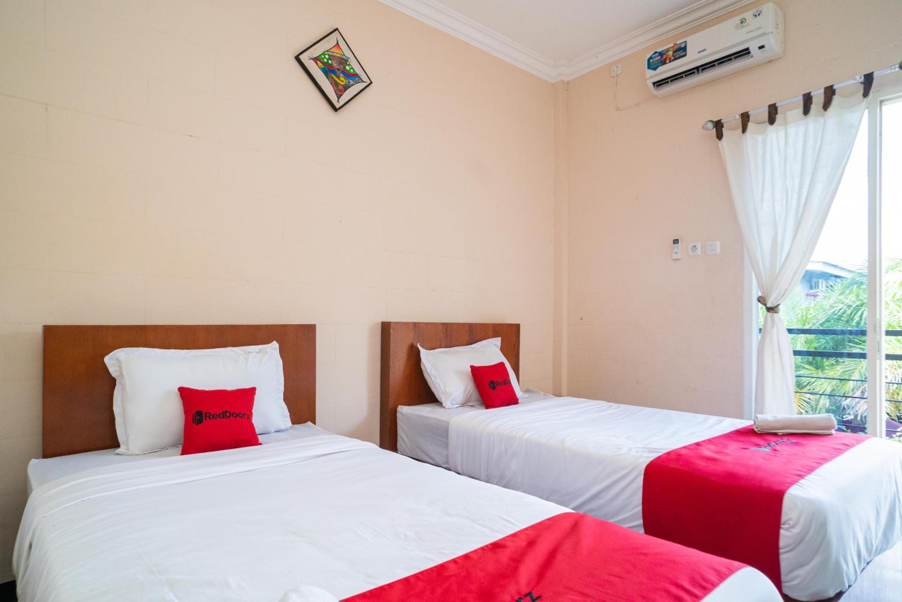 Standard Twin Room - Photo 8