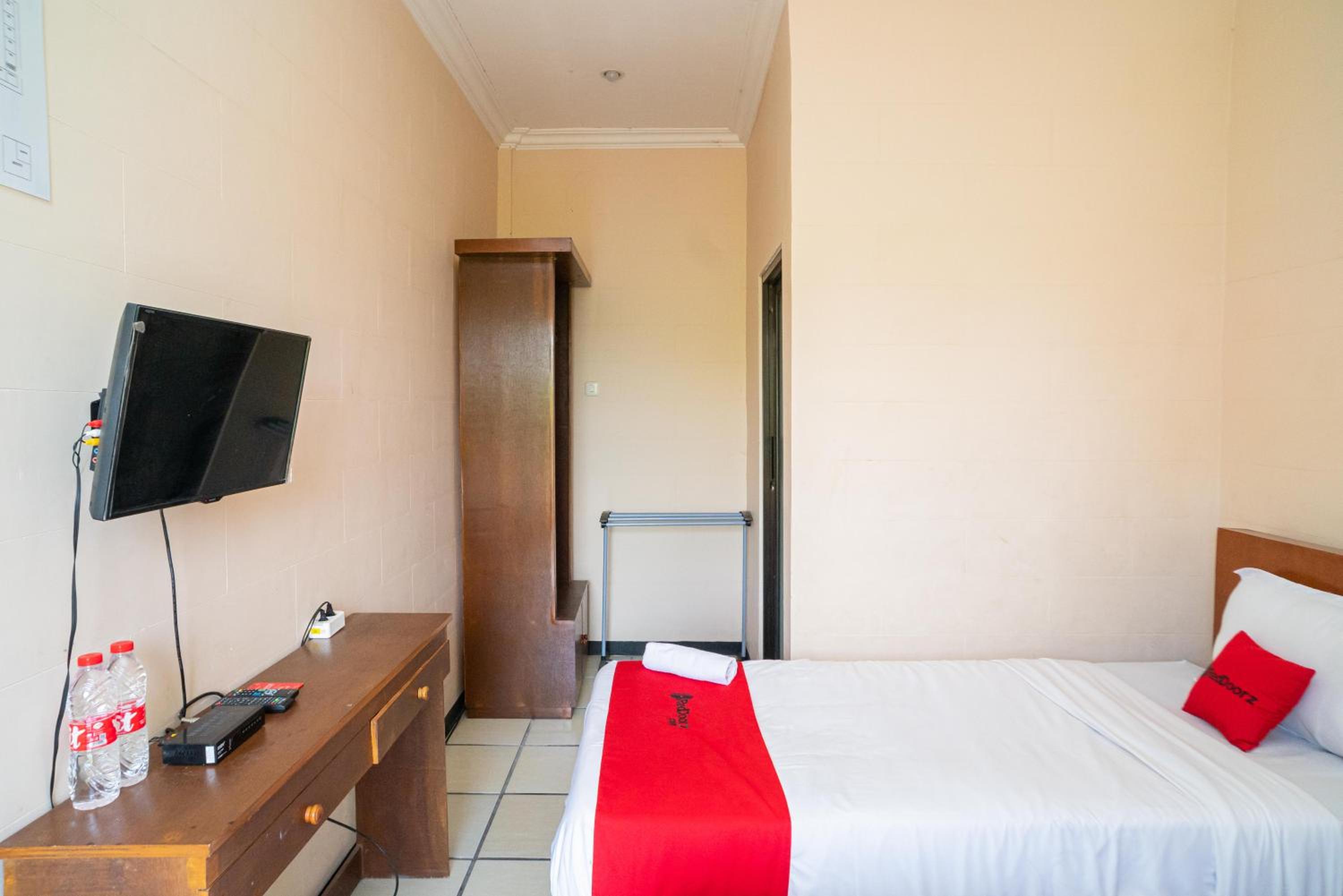 Standard Twin Room - Photo 7