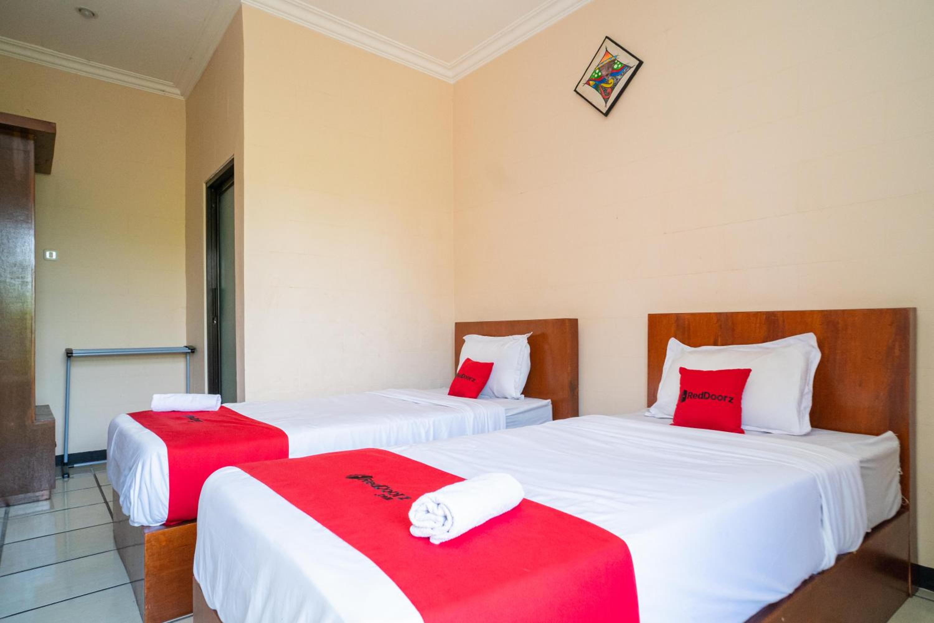 Standard Twin Room - Photo 1