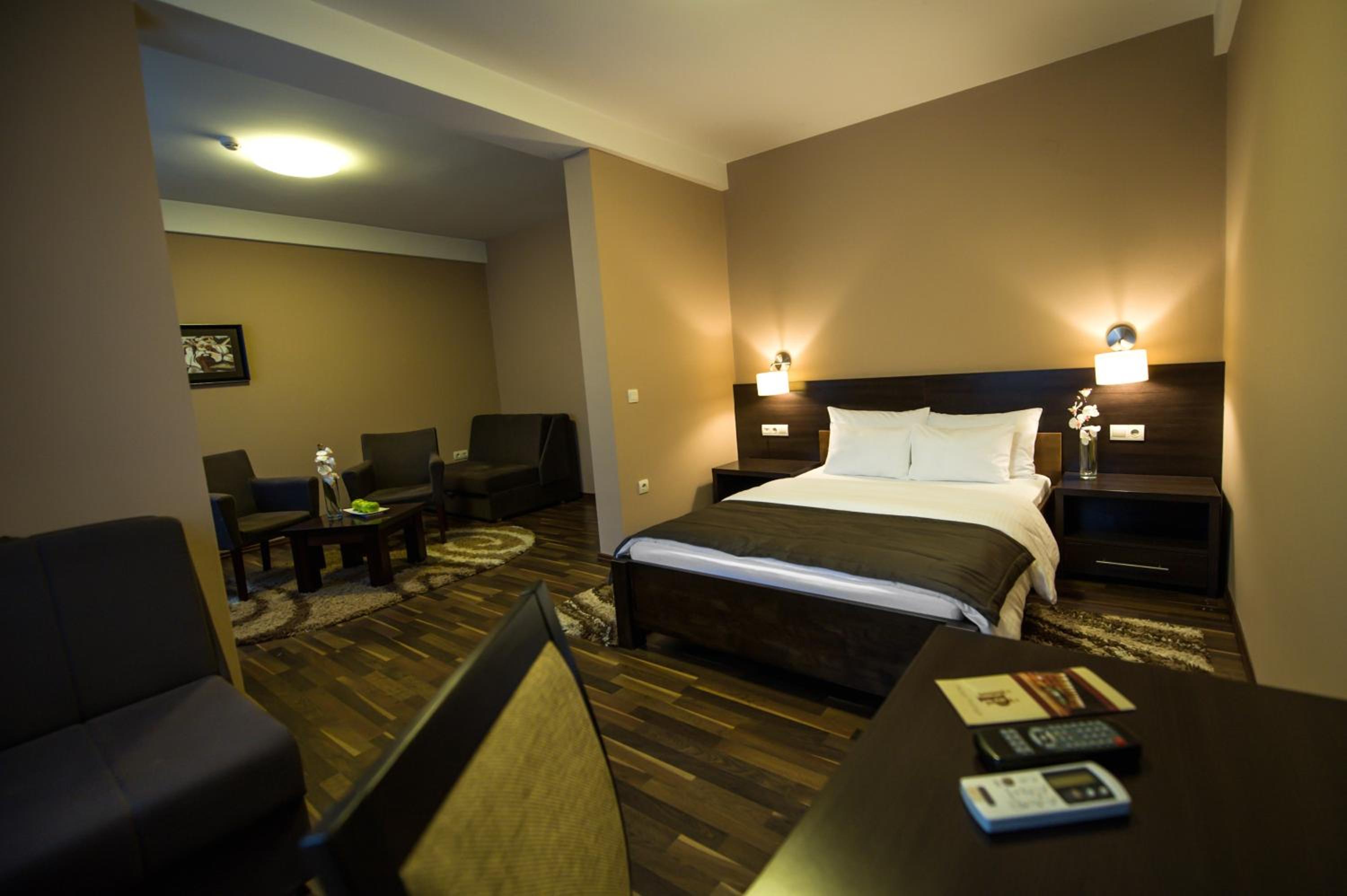 Two-Bedroom Suite with Spa Bath photo 2