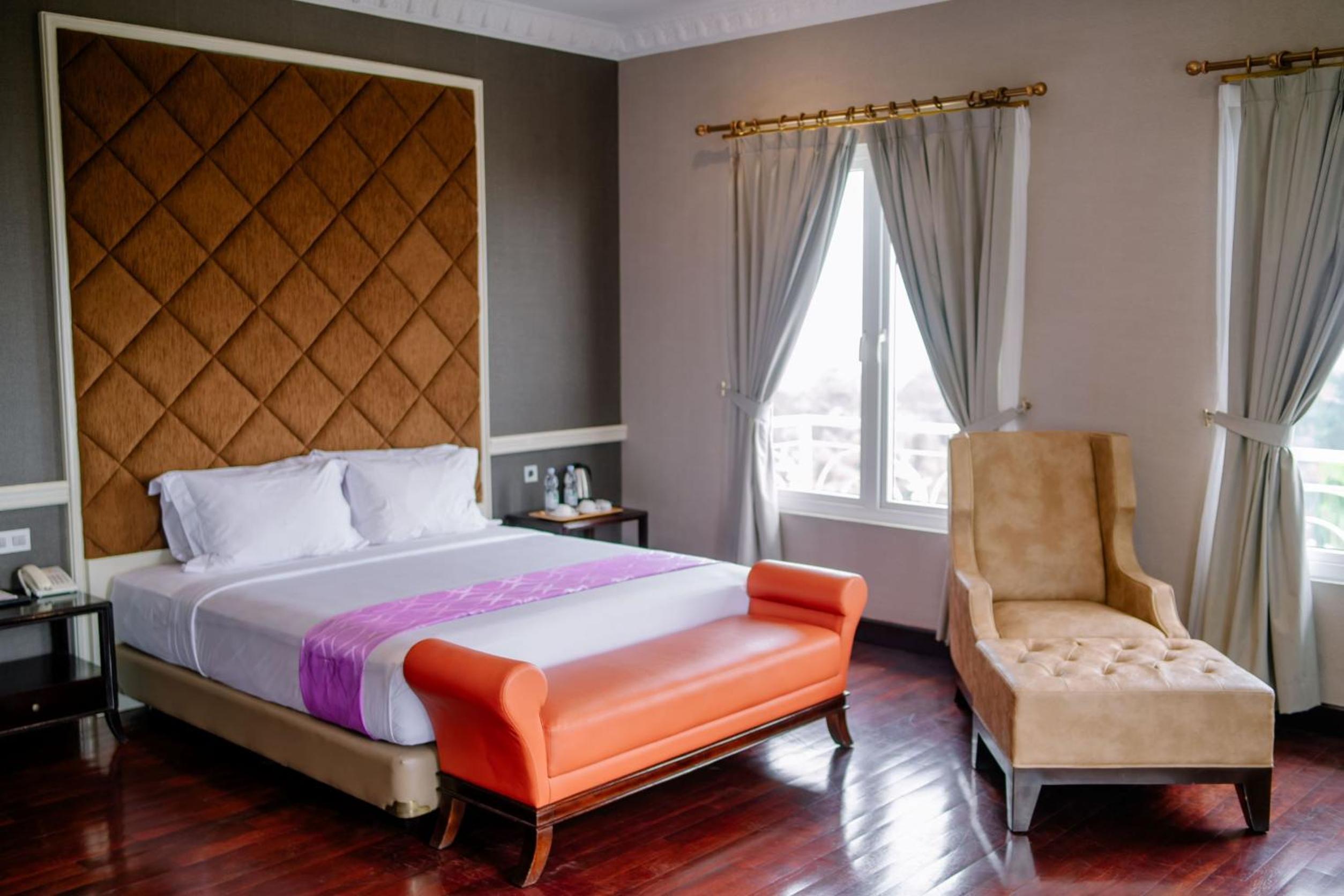 Deluxe King Room - Photo 1