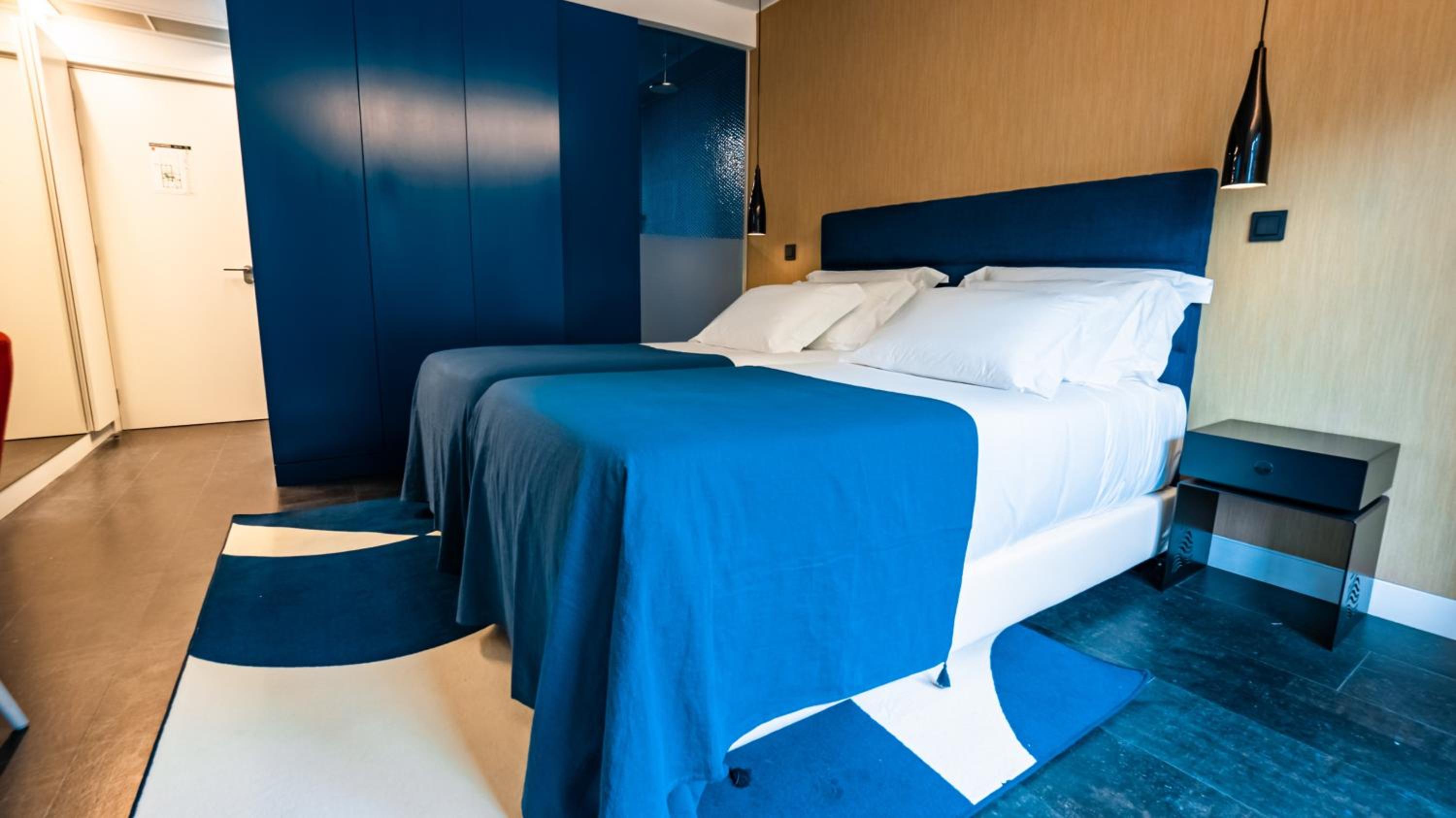 Economy Twin Room - Photo 3