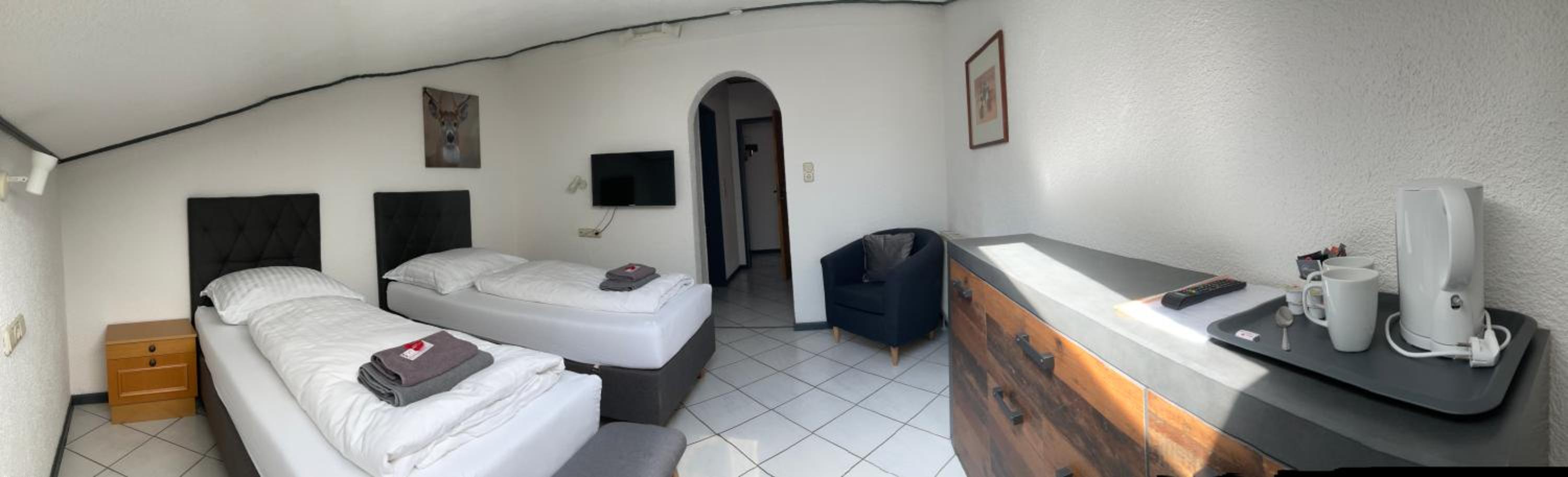 Twin Room - Photo 4