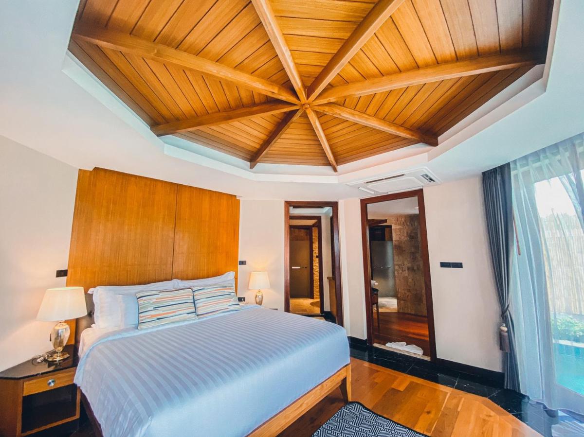 Double Room with Pool View - Photo 1