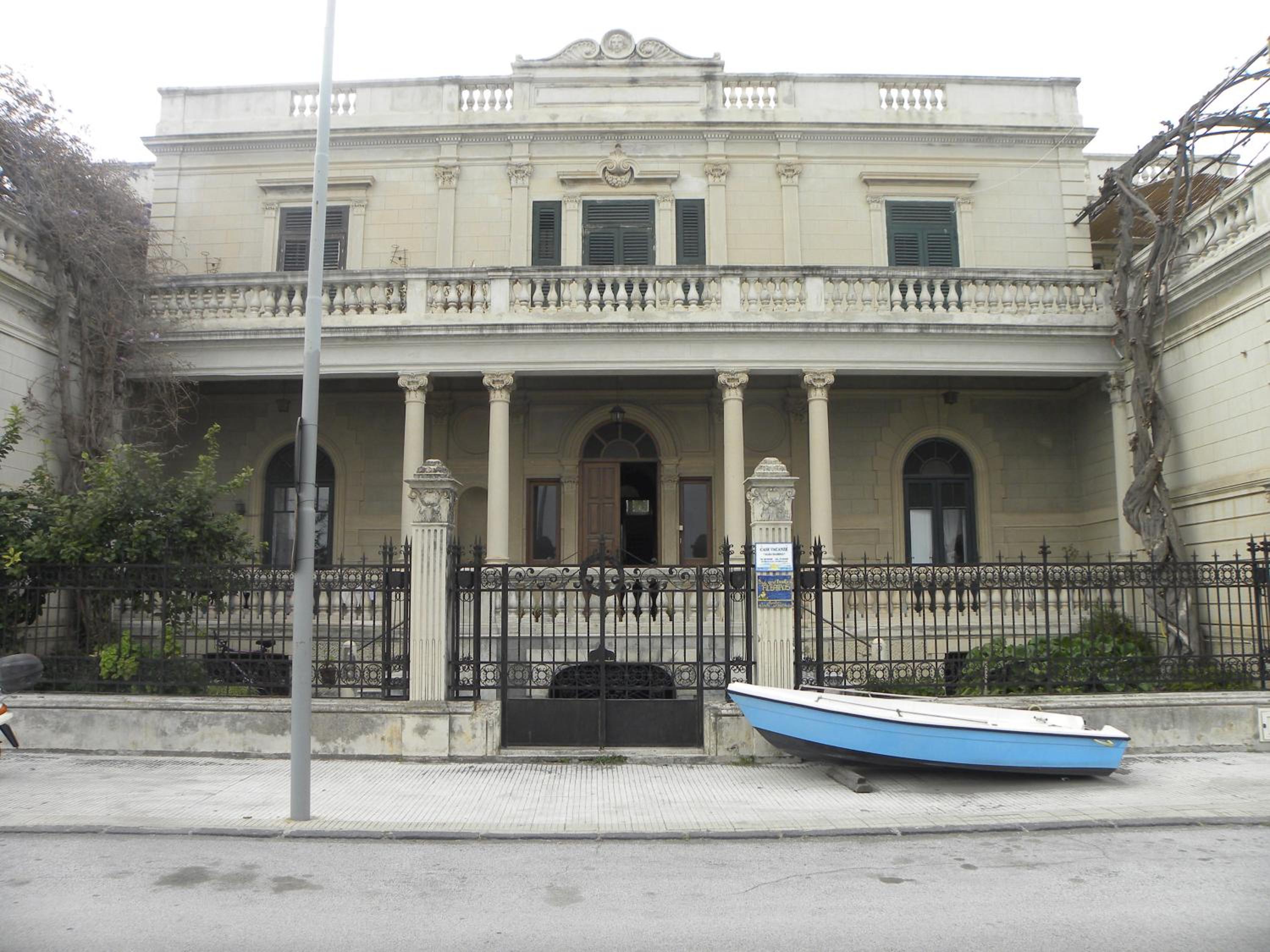 Studio with External Kitchenette