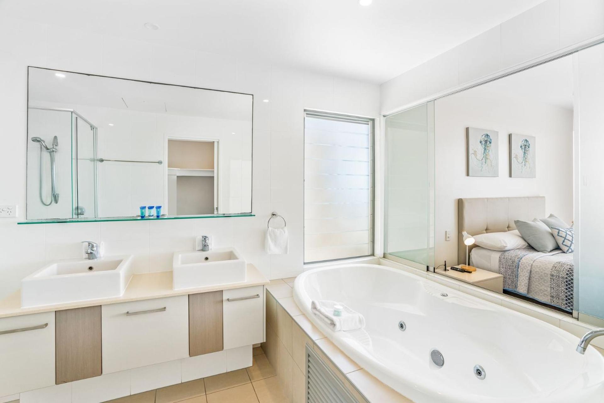 One-Bedroom Suite photo 3
