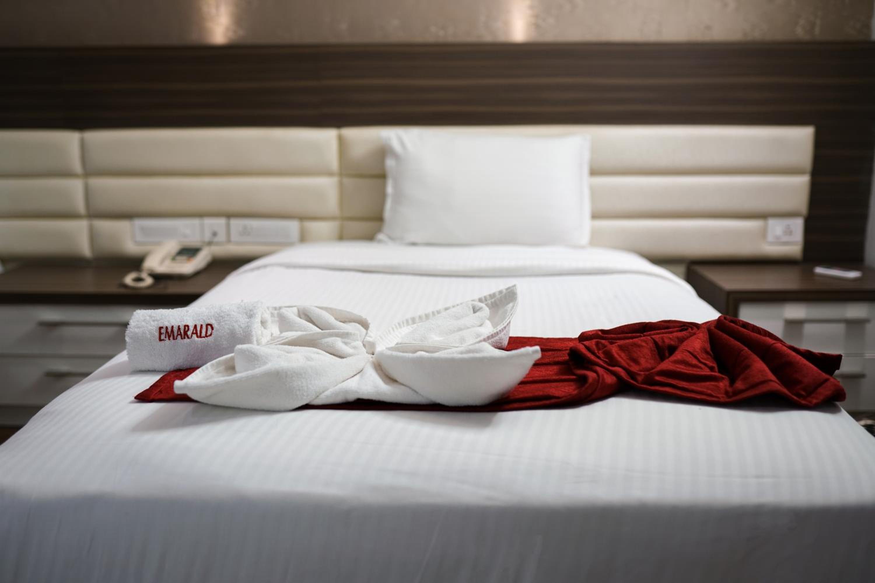 Deluxe Room - Photo 7