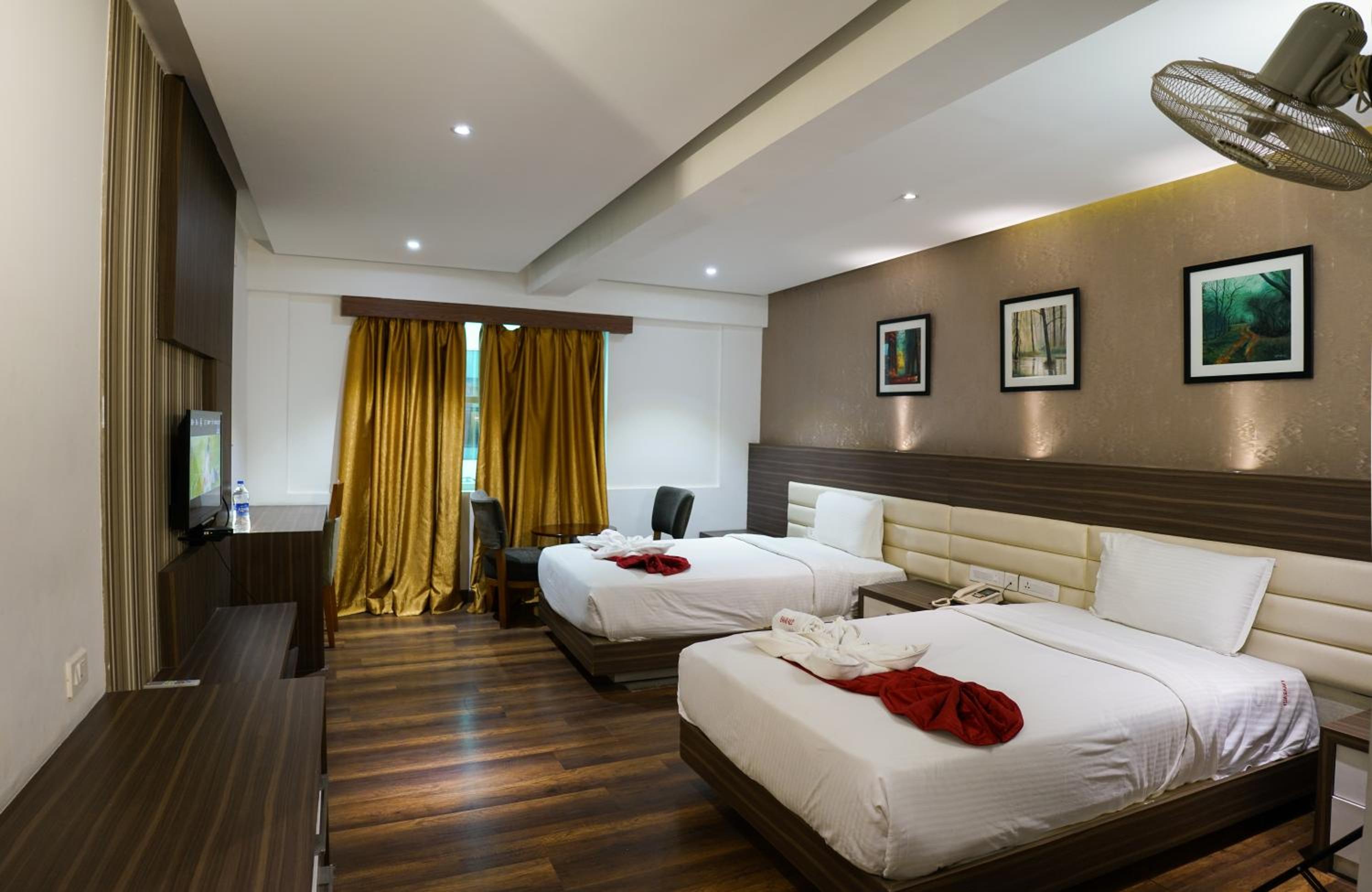 Deluxe Room - Photo 10