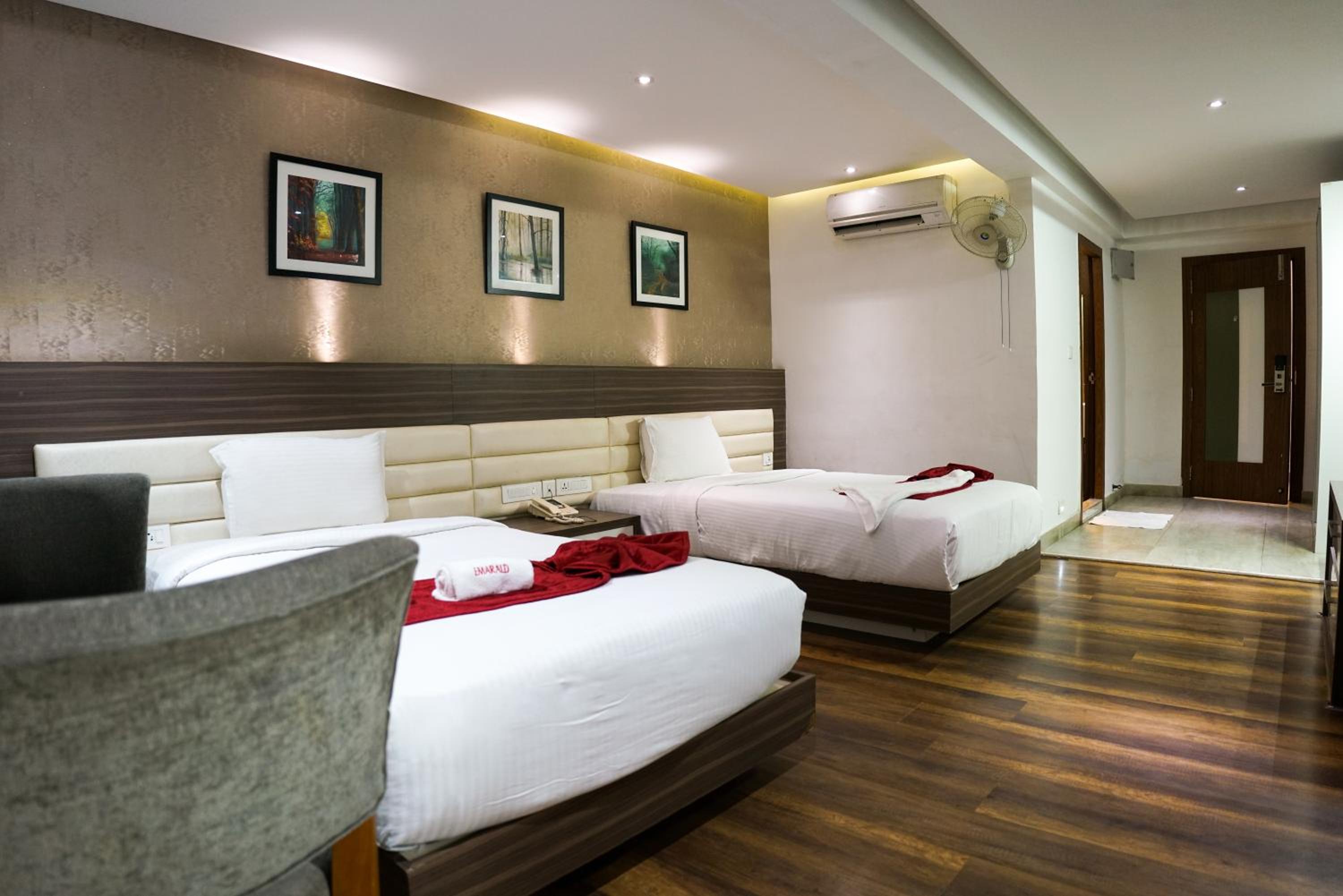 Deluxe Room - Photo 9
