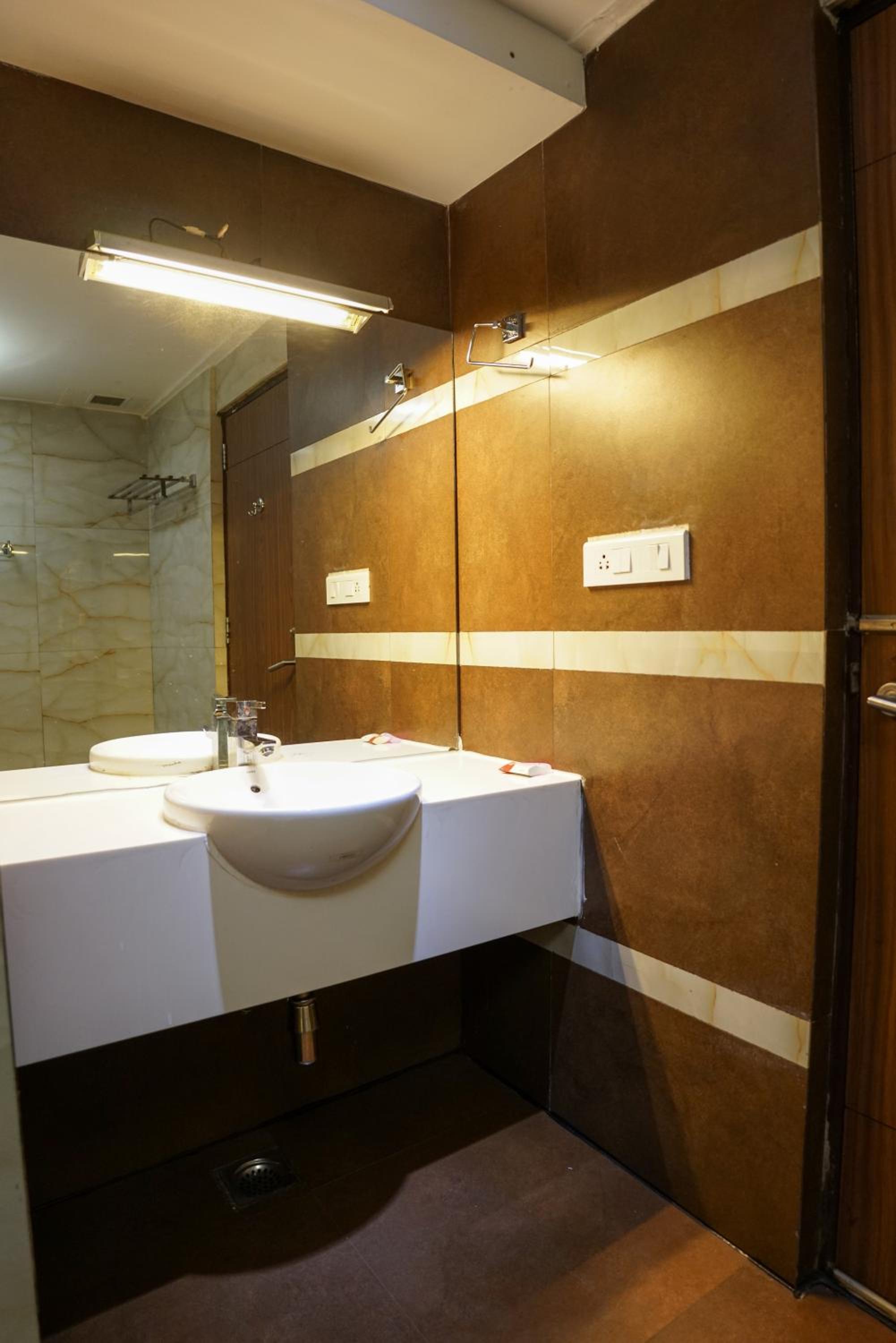 Deluxe Room - Photo 5