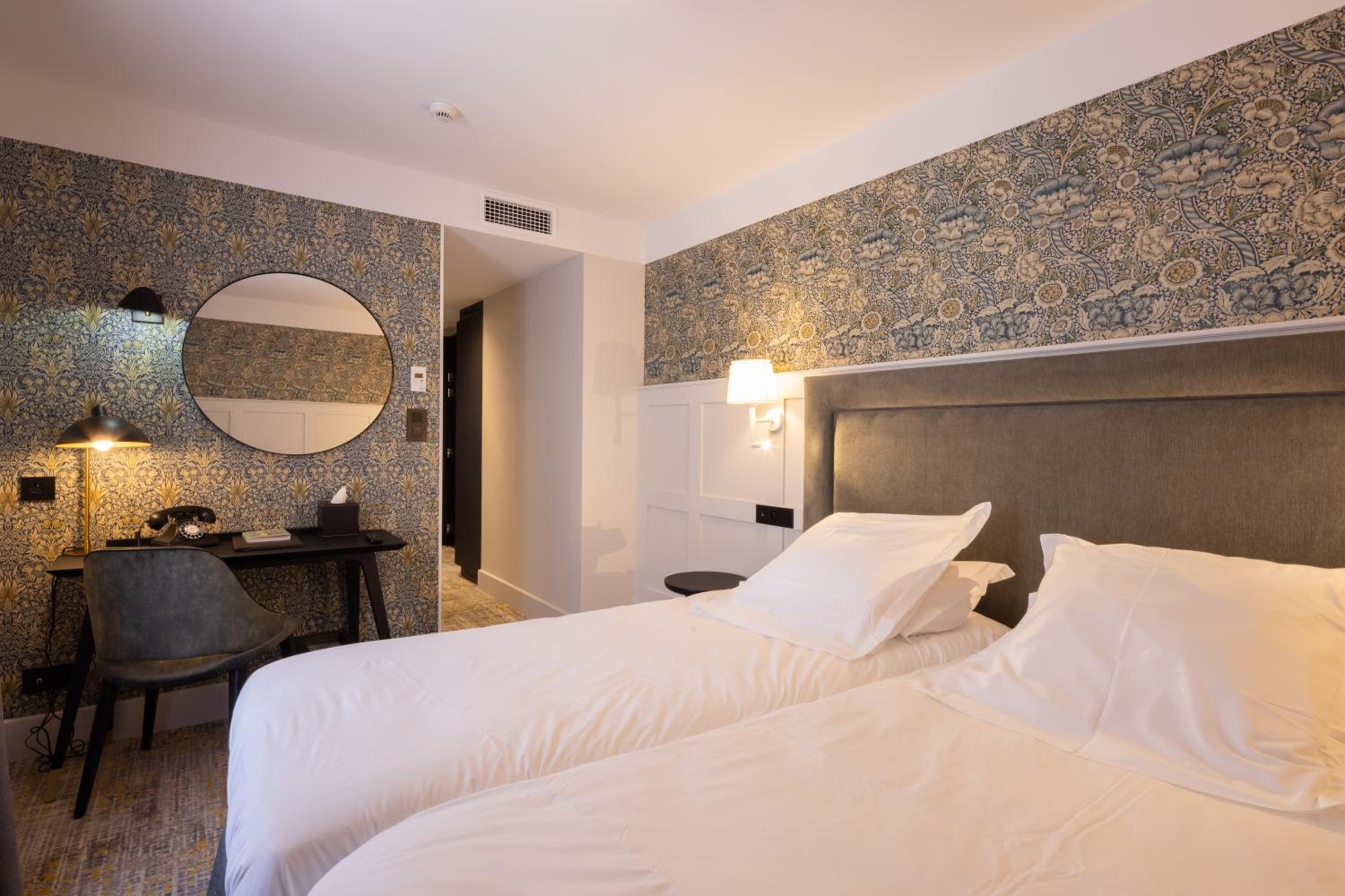 Superior Twin Room with View photo 1