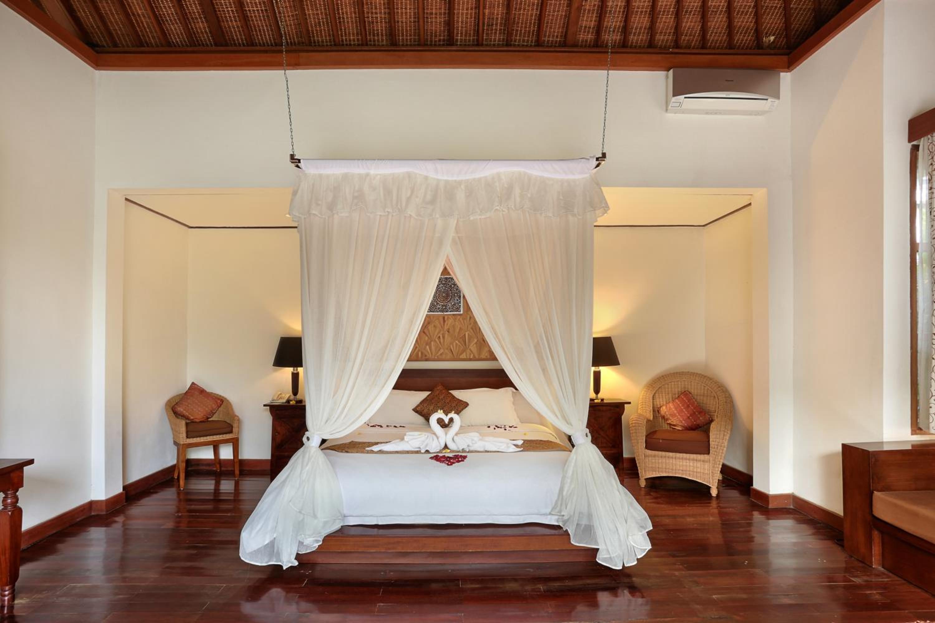 Two-Bedroom Villa with Private Pool and Free Benefit - Photo 1