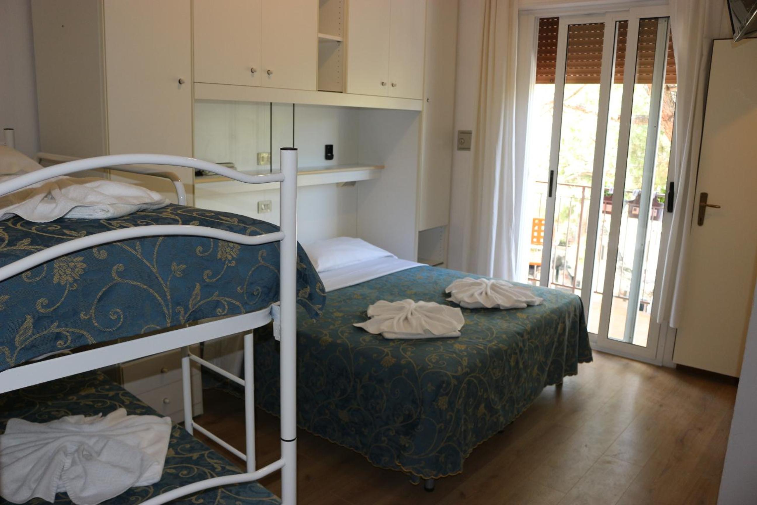 Quadruple Room with Balcony photo 3
