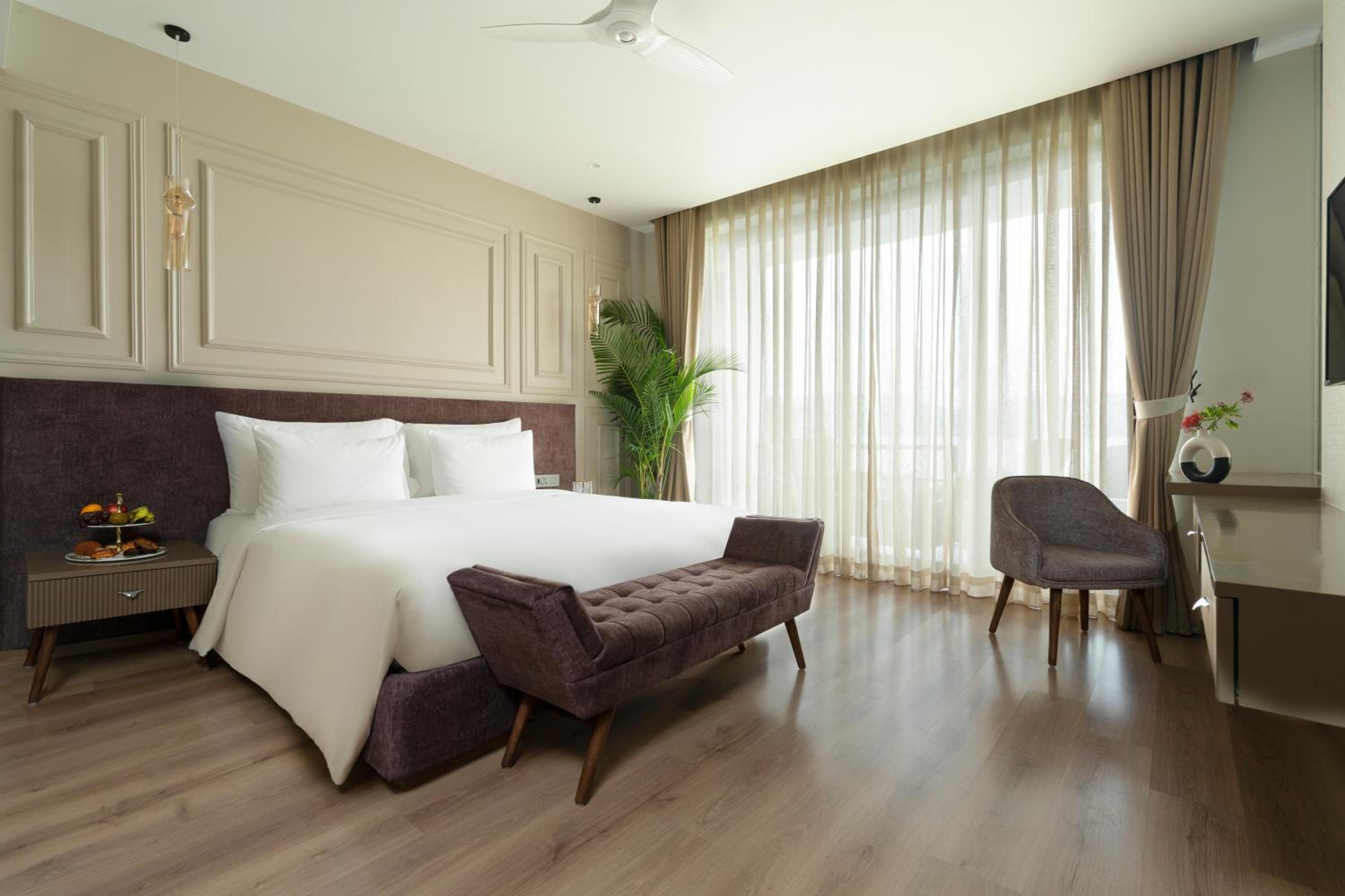 Lakefront Rooms with Private Garden photo 3