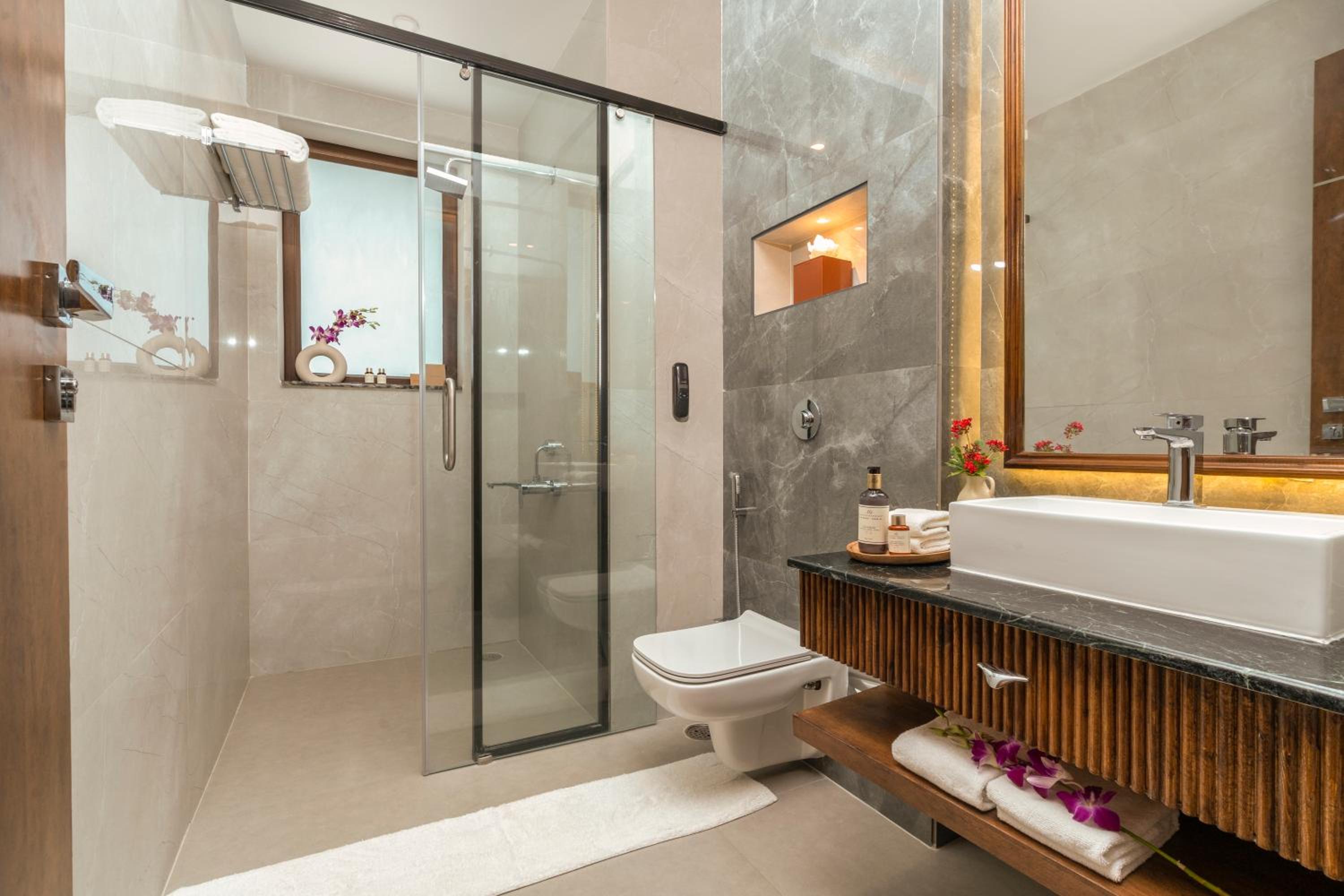 Lakefront Rooms with Private Garden Lakefront Rooms with Private Garden