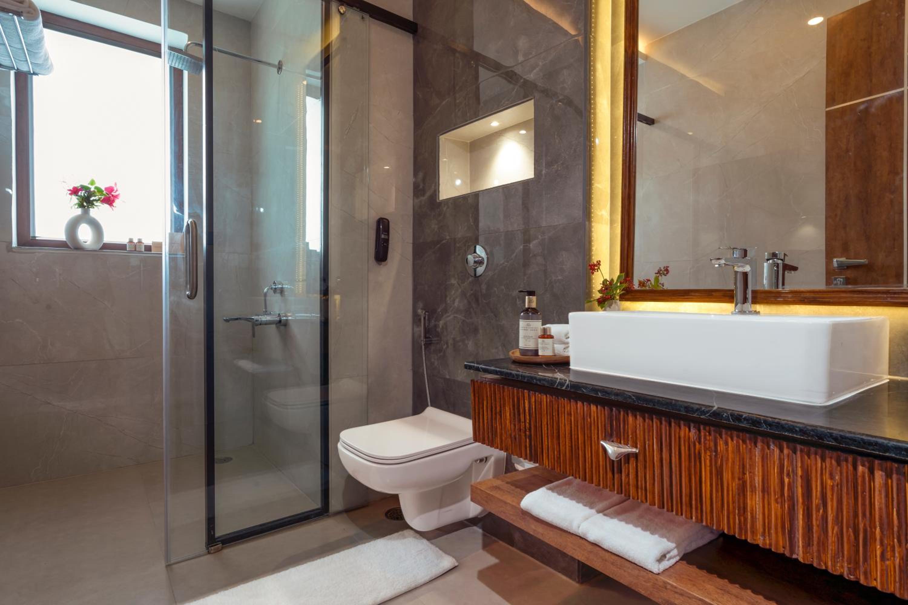  Lakefront Rooms with Balcony photo 2