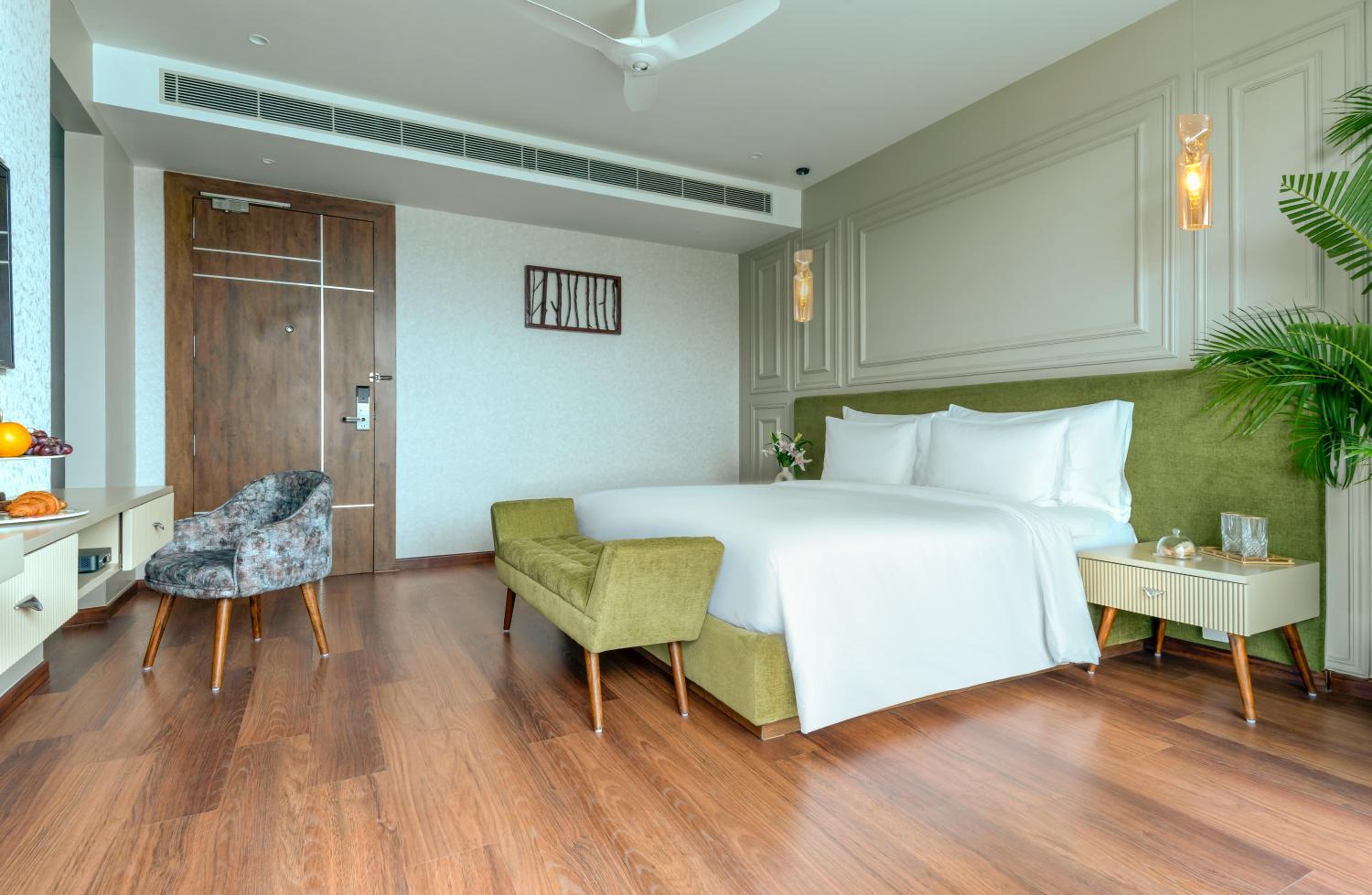  Lakefront Rooms with Balcony photo 3