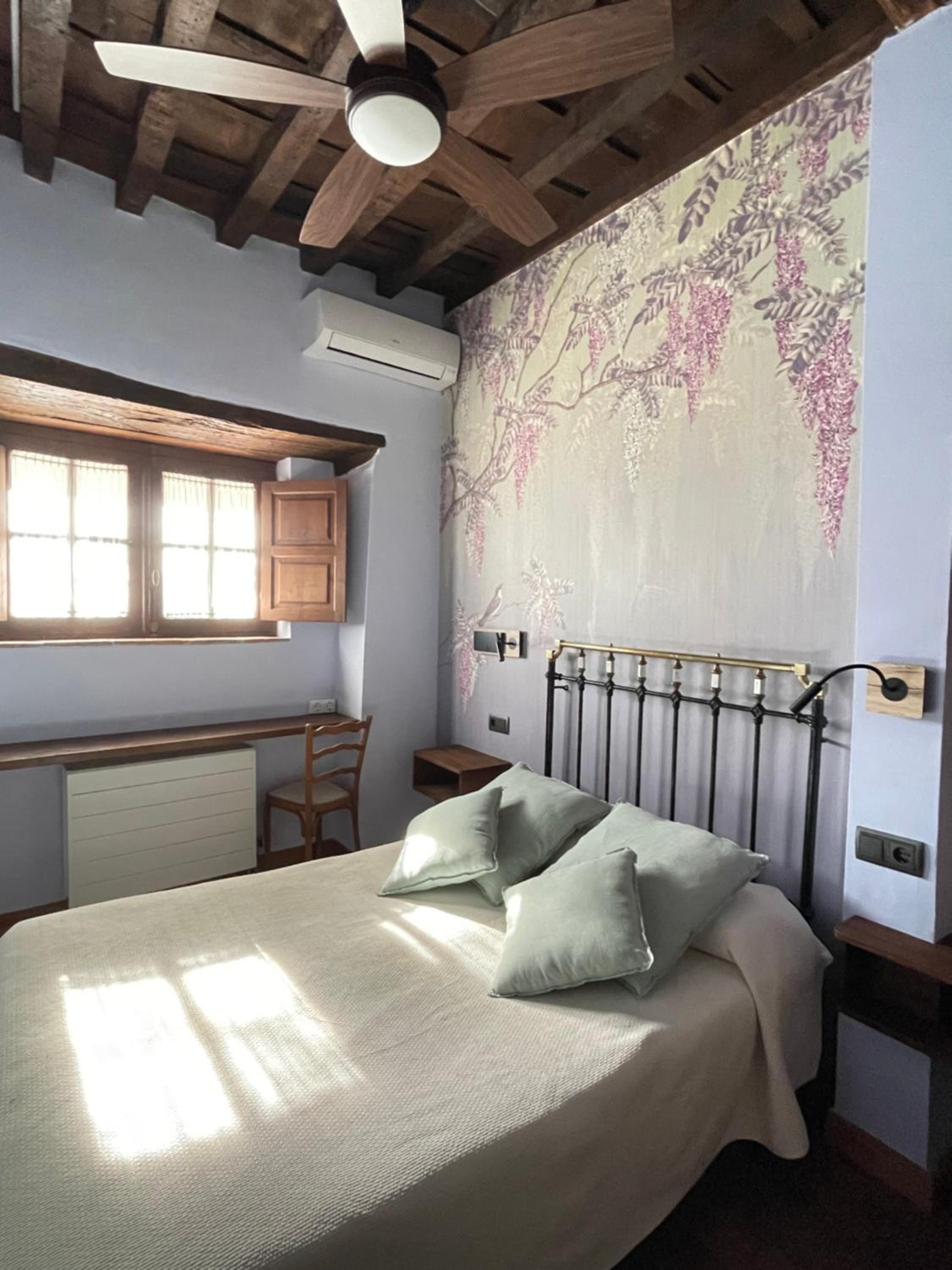 Small Double Room - Photo 8