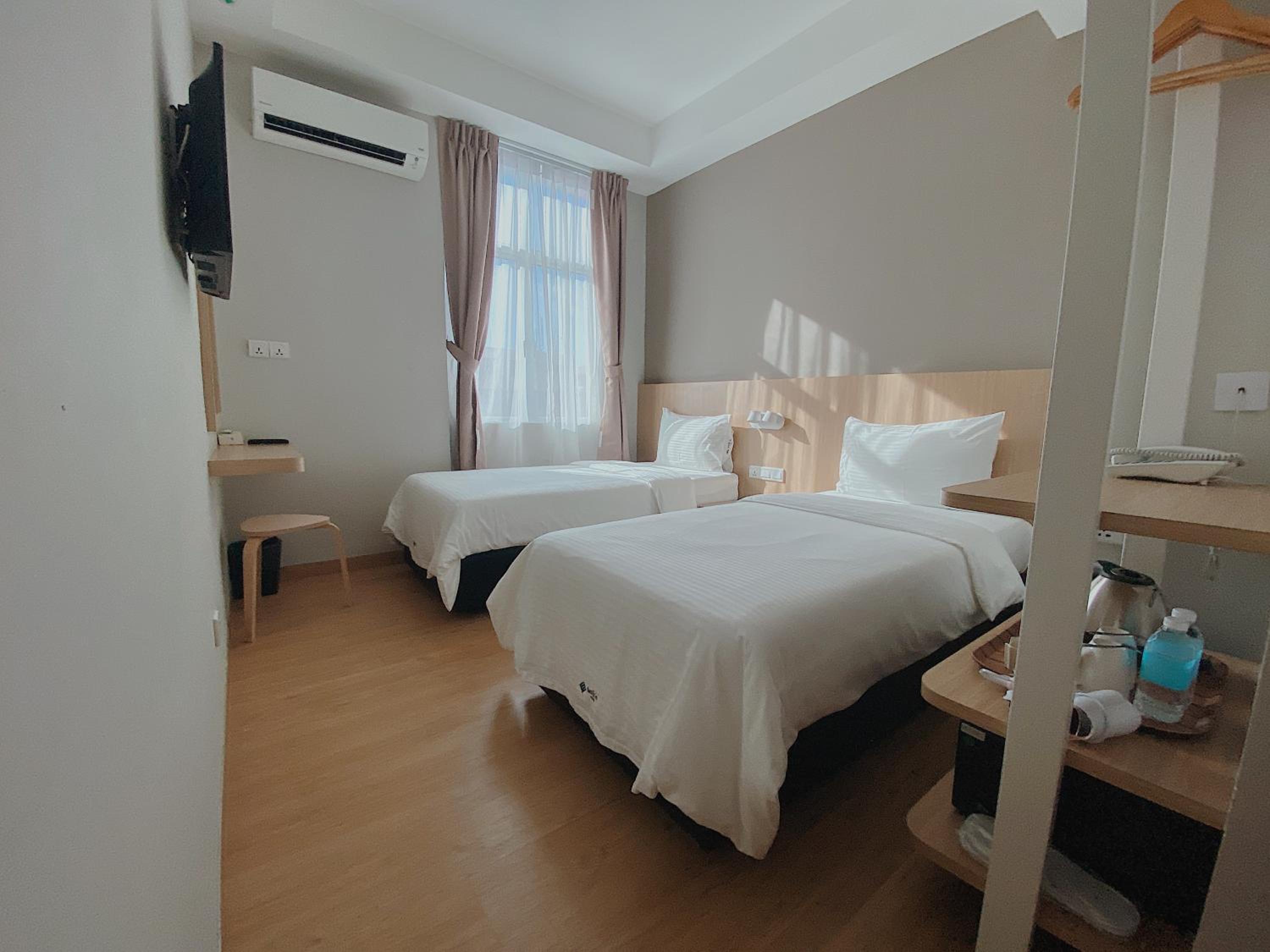 Twin Room - Photo 2