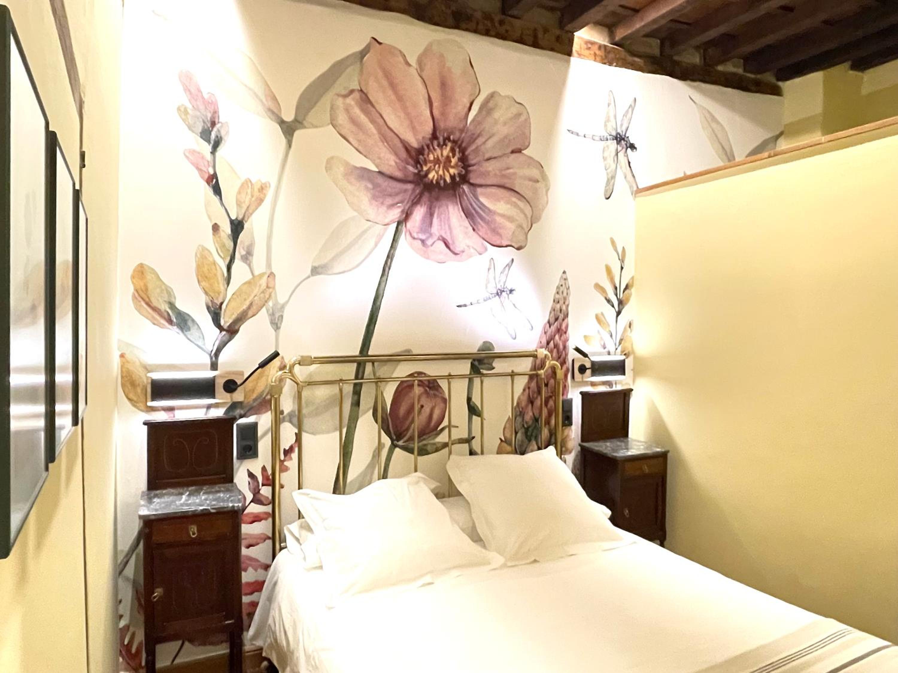 Junior Suite with Balcony - Photo 29