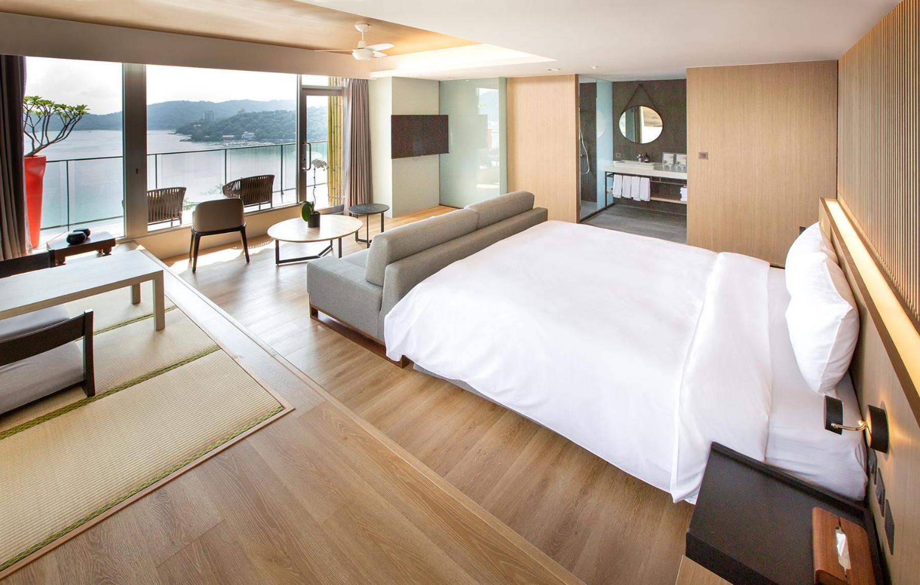 Deluxe Family Room - Photo 2