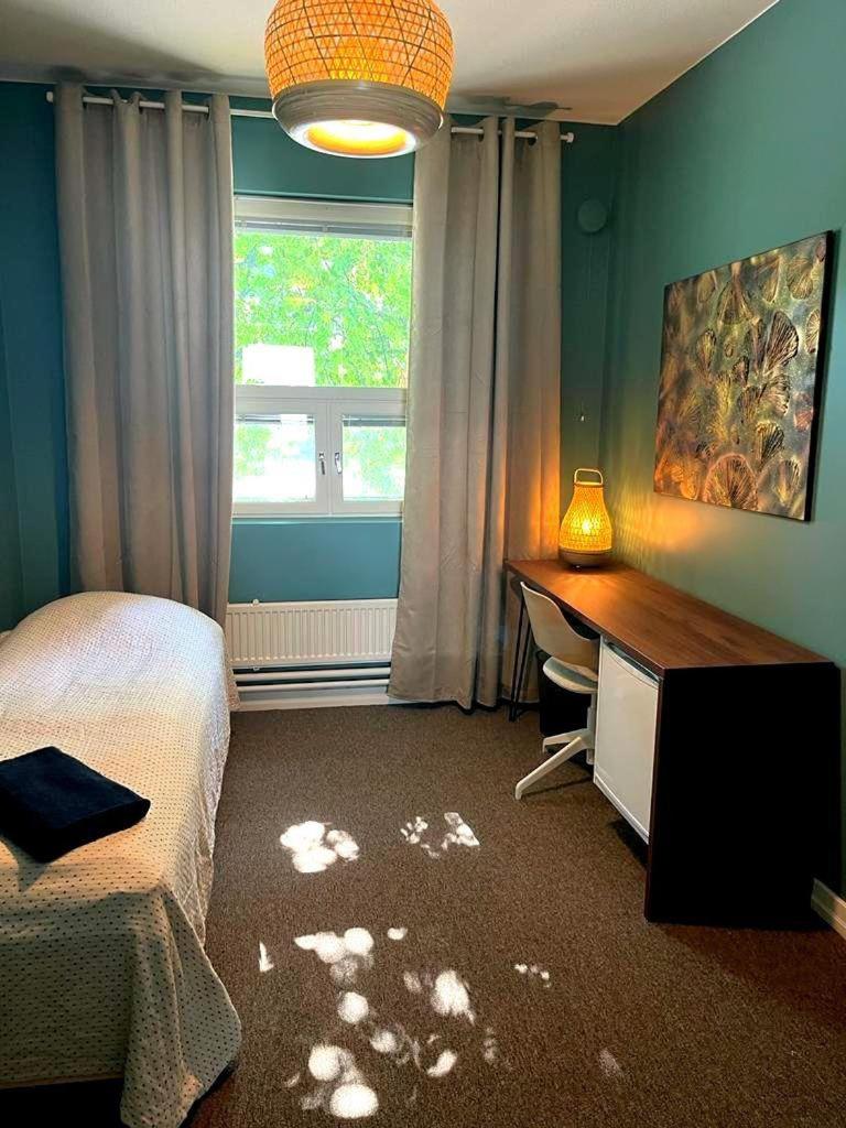 Single Room with Shared Shower and Toilet photo 1