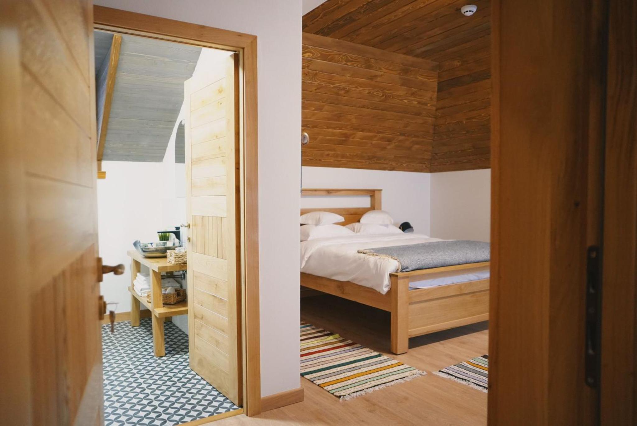 Deluxe Double Room - Photo 19