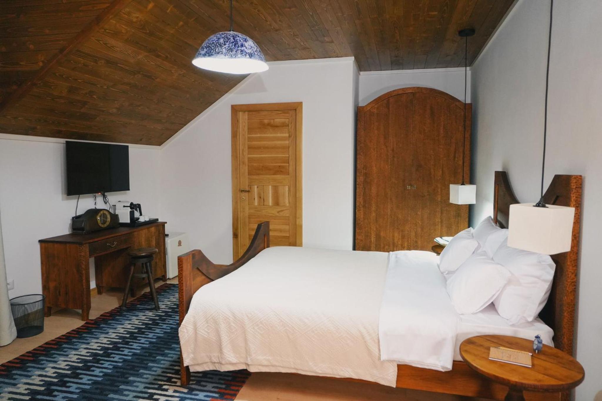 Deluxe Double Room - Photo 8