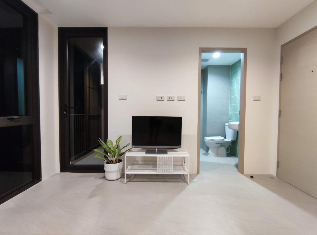 One-Bedroom Apartment photo 3