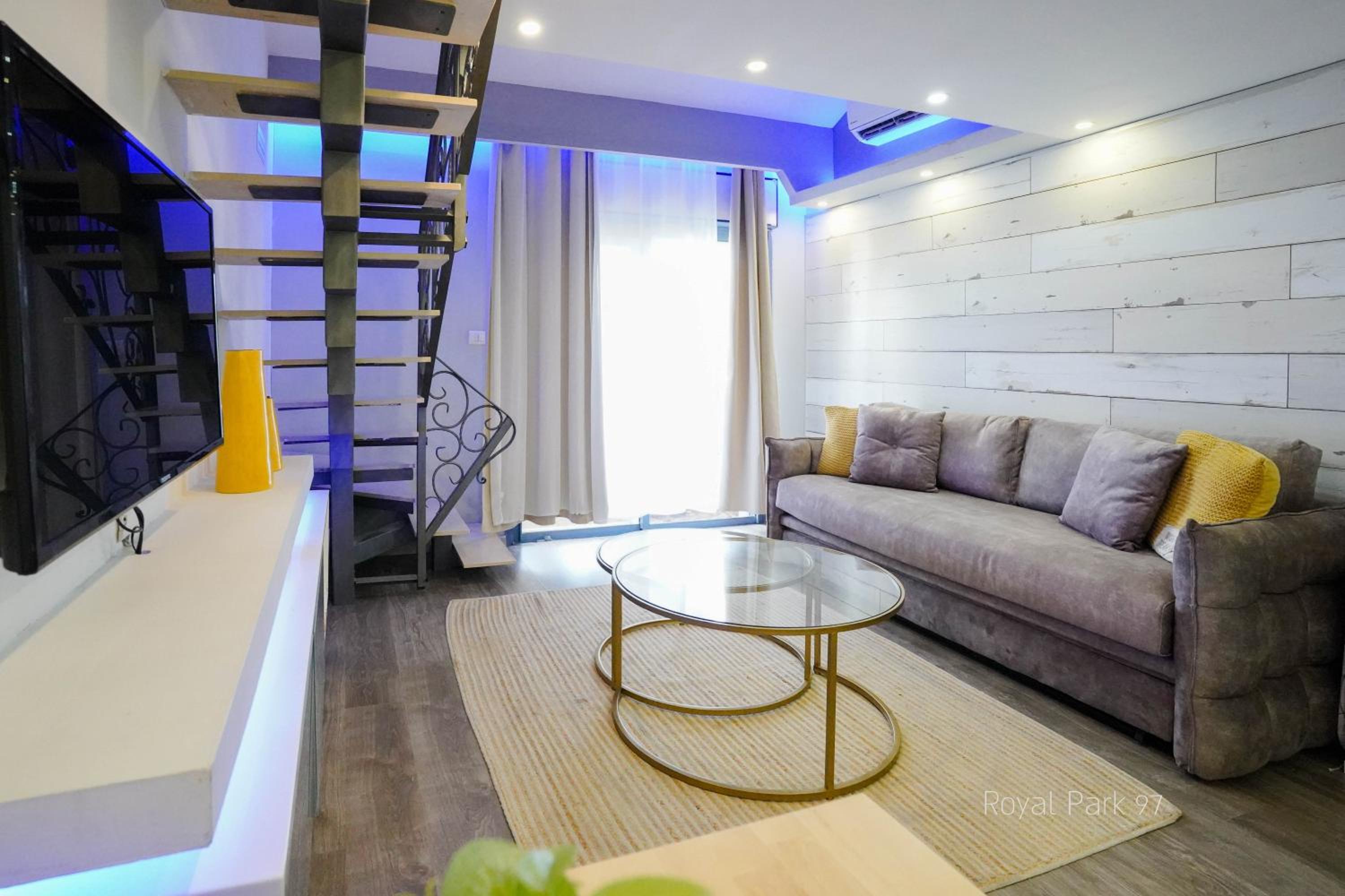 Apartment With Garden View
