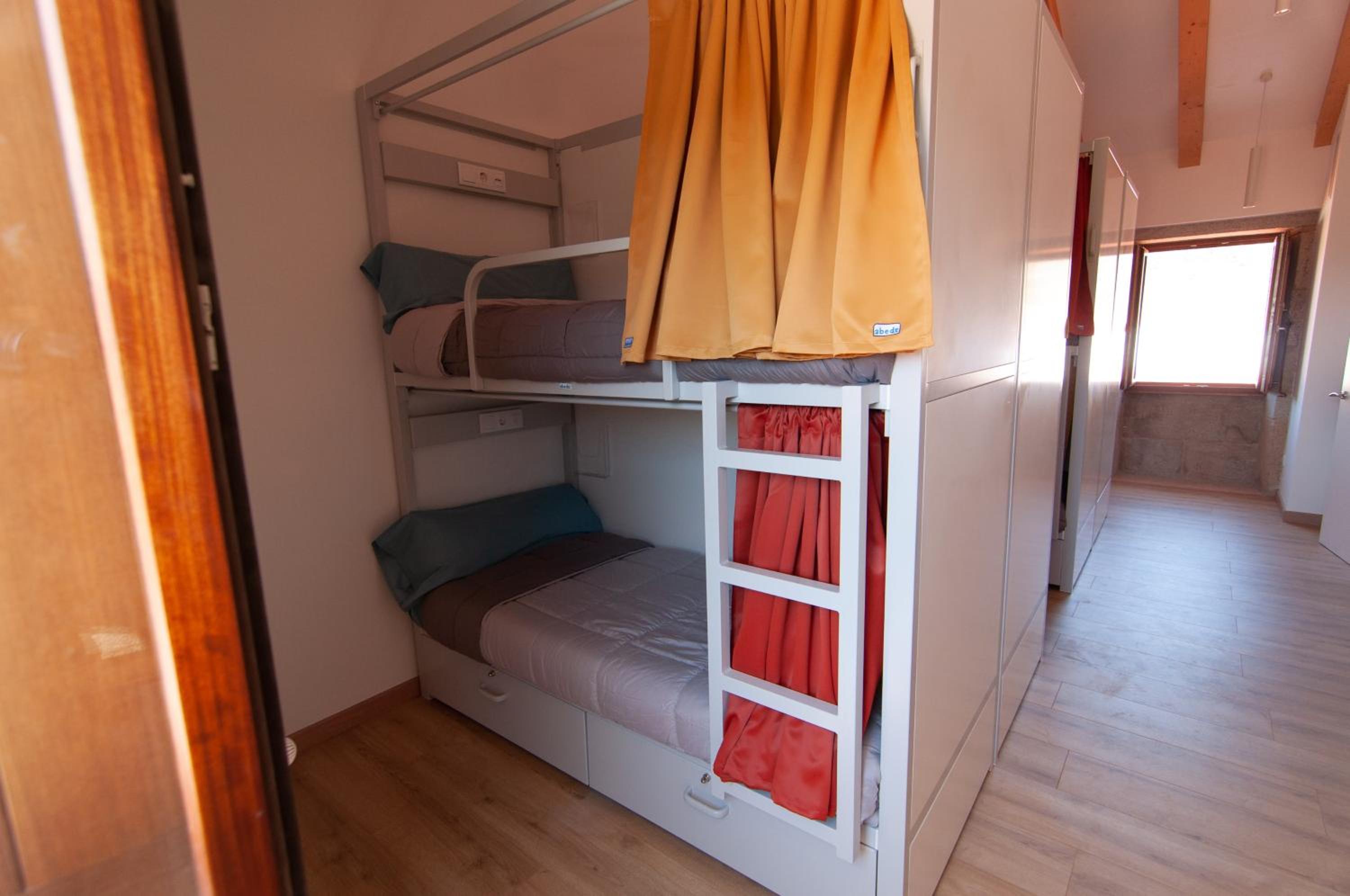 Litera en habitación compartida mixta (exclusivo para viajeros religiosos certificados)