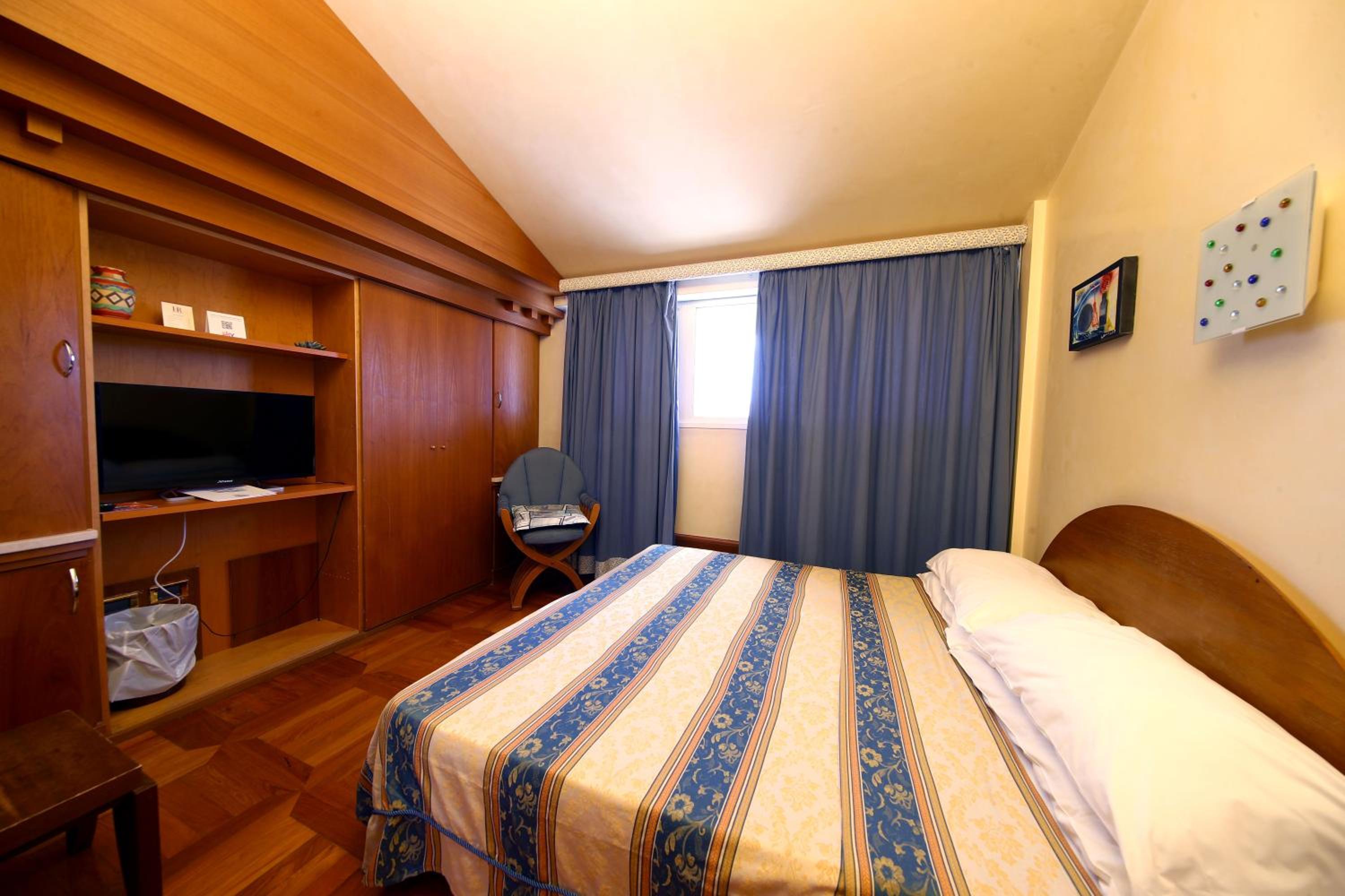 Double or Twin Room - Photo 95