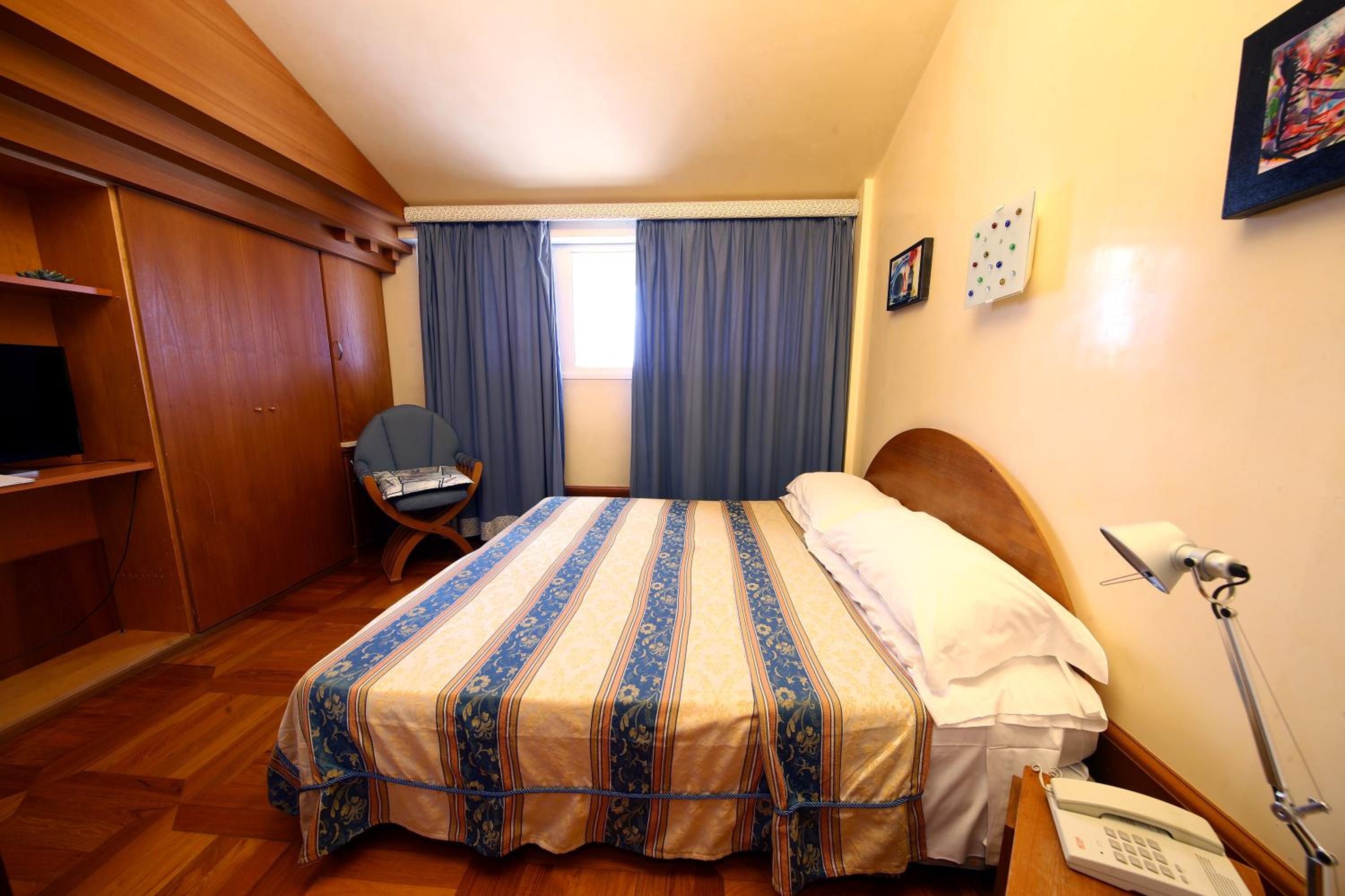 Double or Twin Room - Photo 78